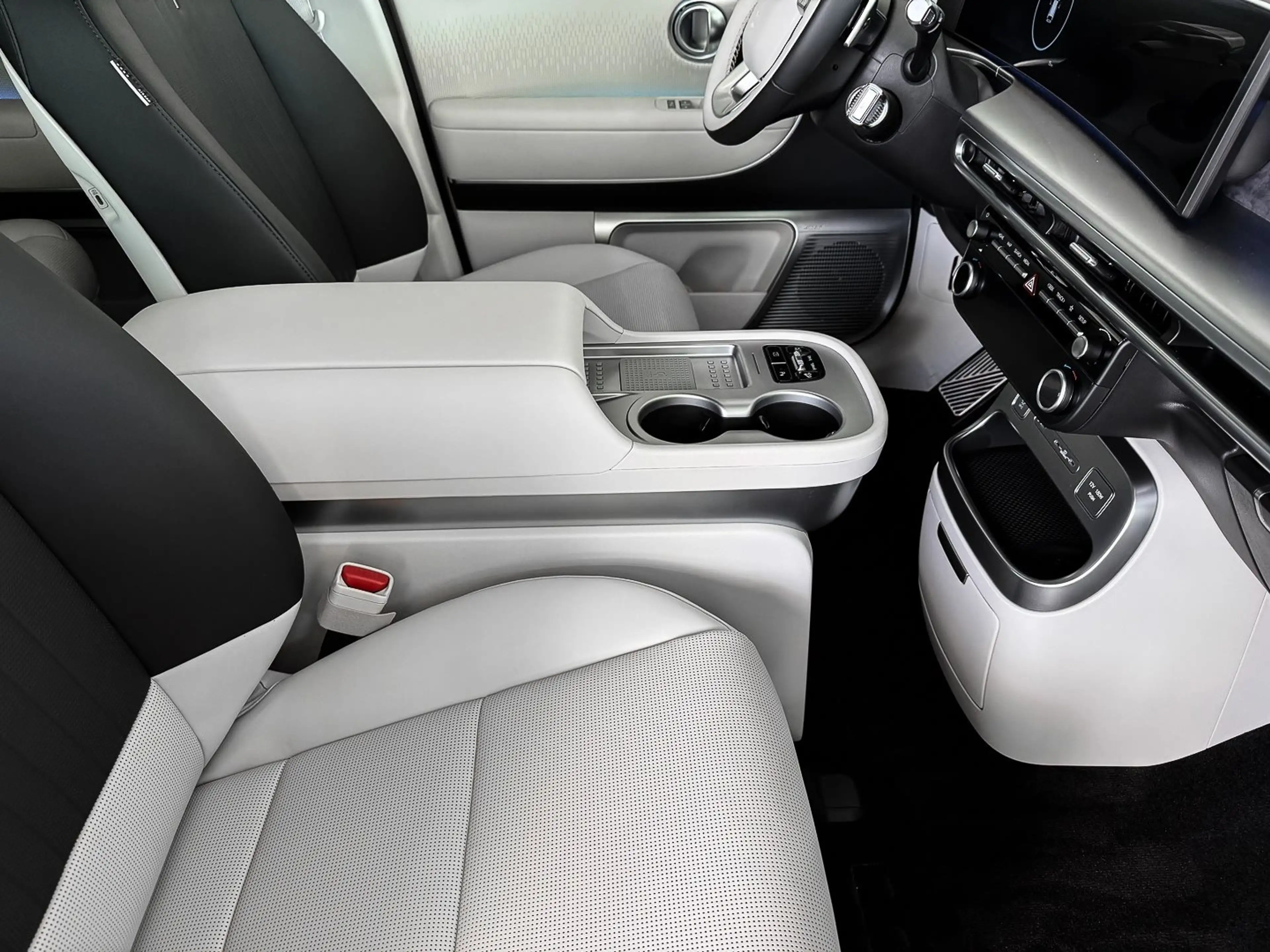 Hyundai IONIQ 9 UNIQ 7-Sitzer 110 kWh 307PS 4WD, LEDER BOSE Wärmep — photo 13