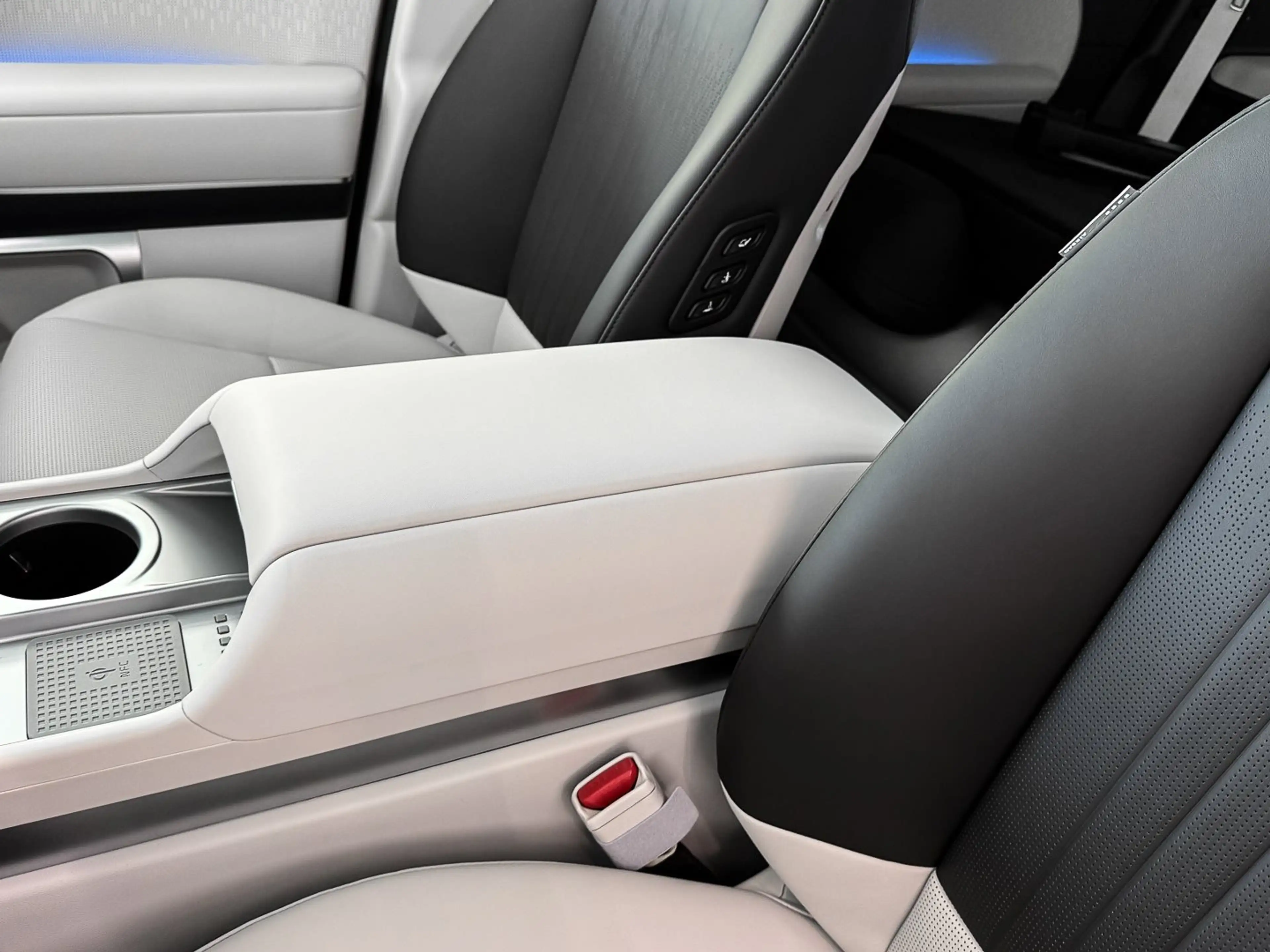Hyundai IONIQ 9 UNIQ 7-Sitzer 110 kWh 307PS 4WD, LEDER BOSE Wärmep — photo 14