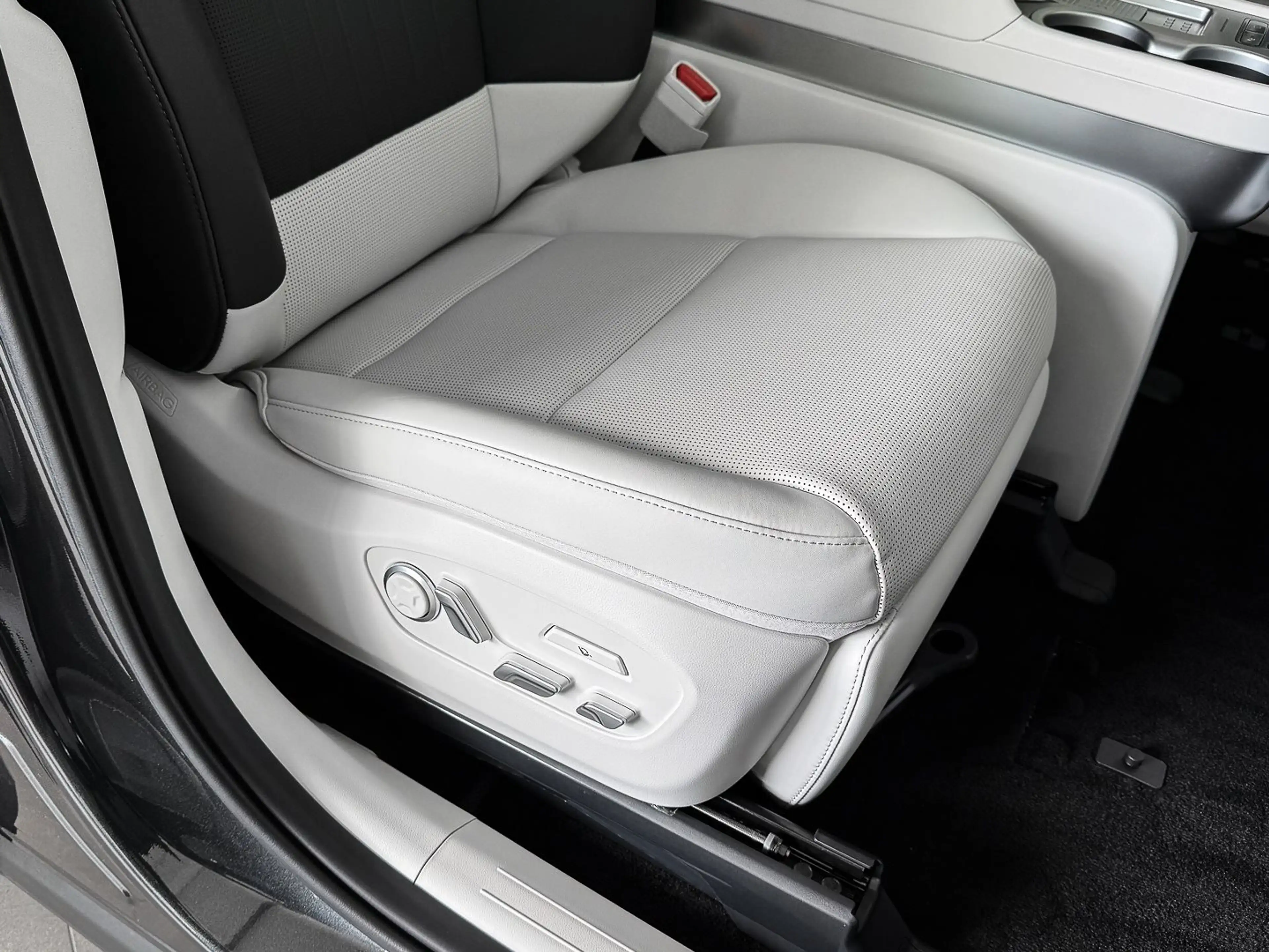 Hyundai IONIQ 9 UNIQ 7-Sitzer 110 kWh 307PS 4WD, LEDER BOSE Wärmep — photo 15