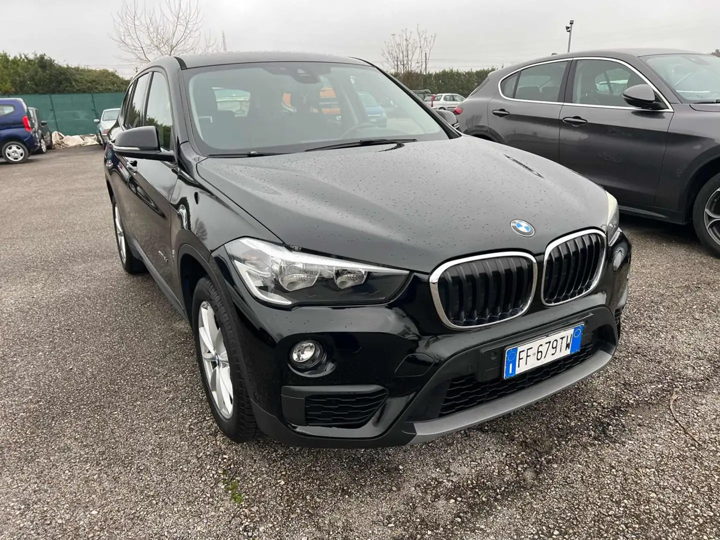 BMW X1 xDrive18d Advantage Schwarz - 2
