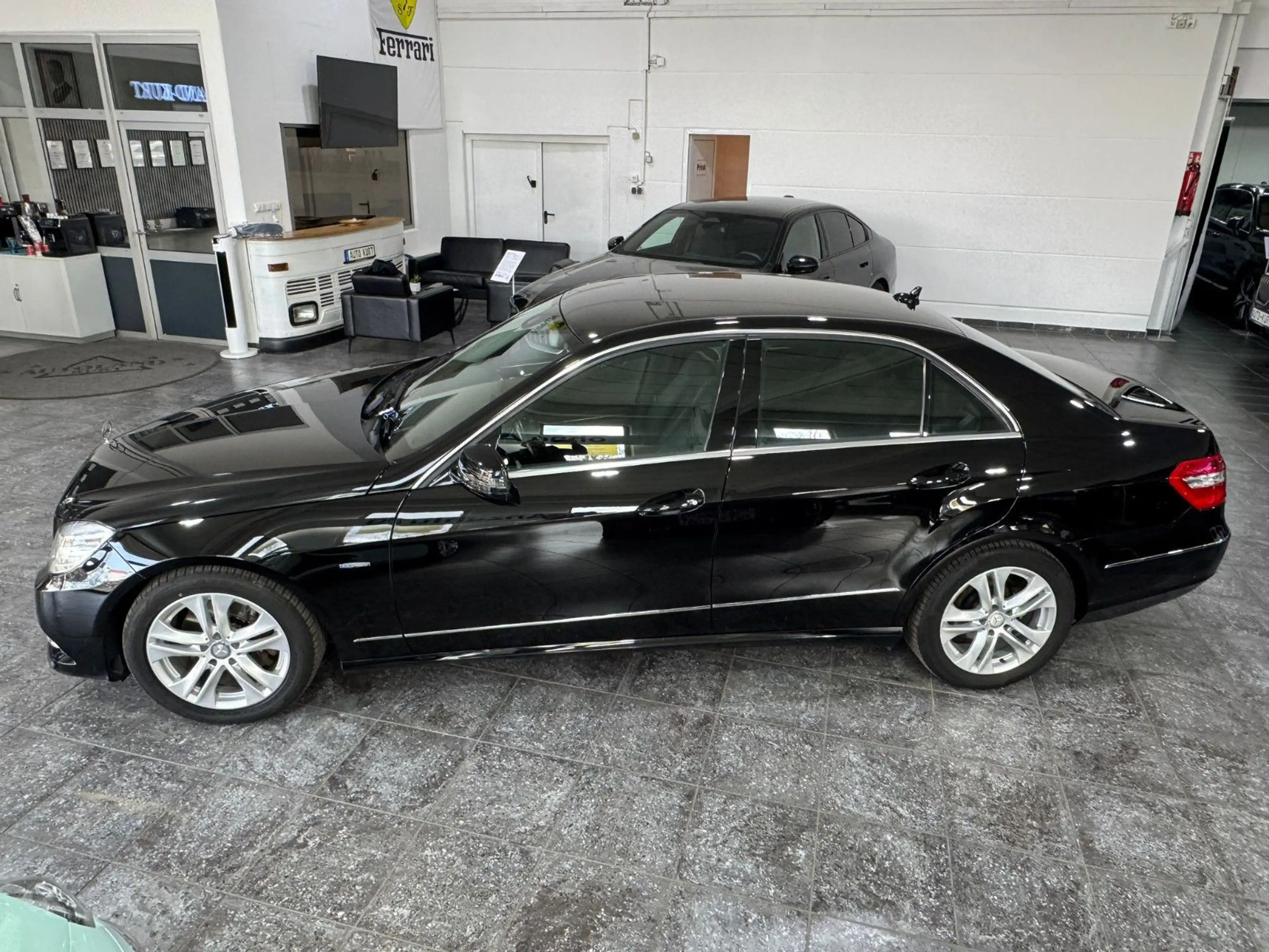 Mercedes-Benz E 250 CDI*7G*Avantg*STHZ*ILS*Leder*Xenon*Navi* — photo 9