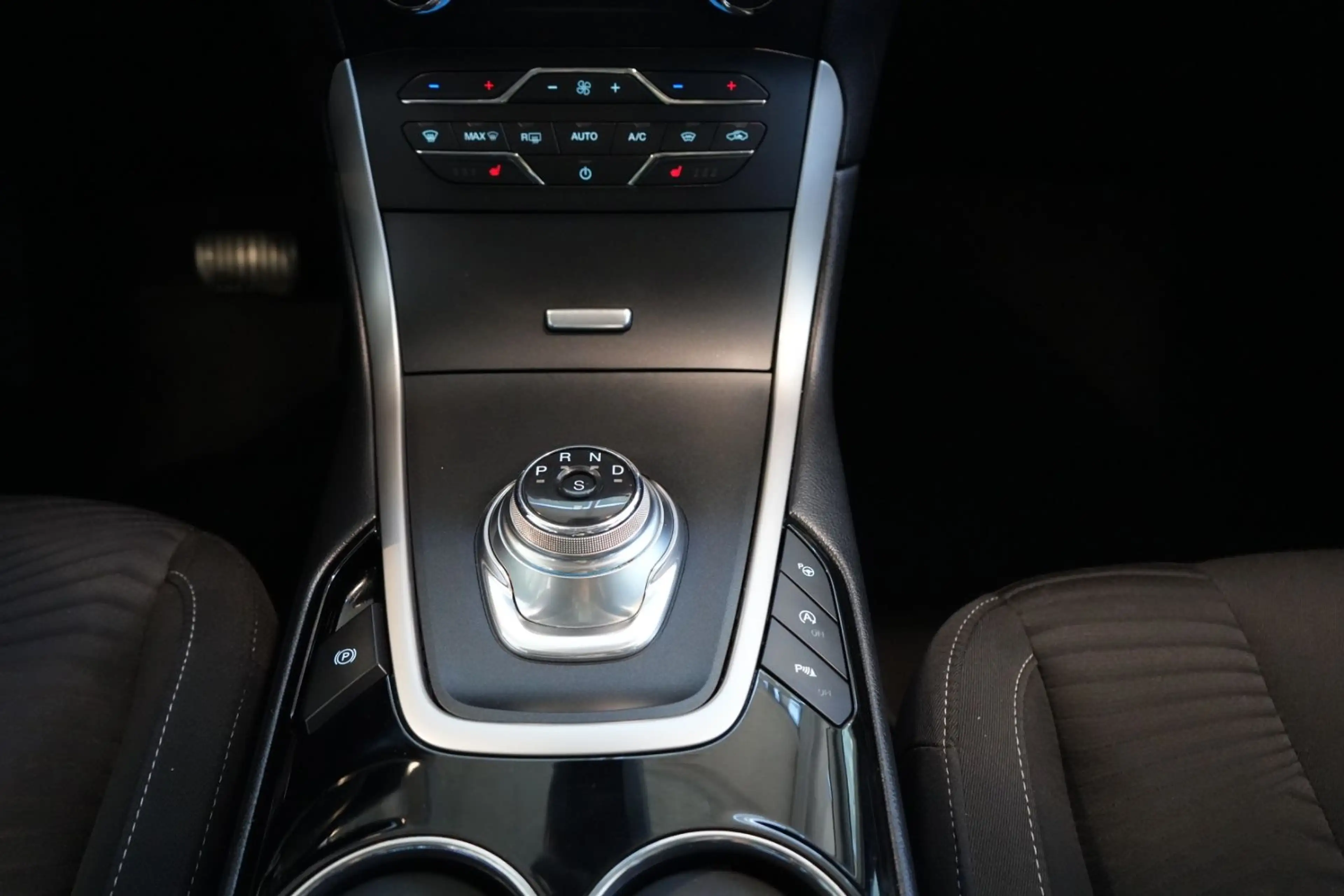 Ford S-Max S-MAX Trend — photo 12