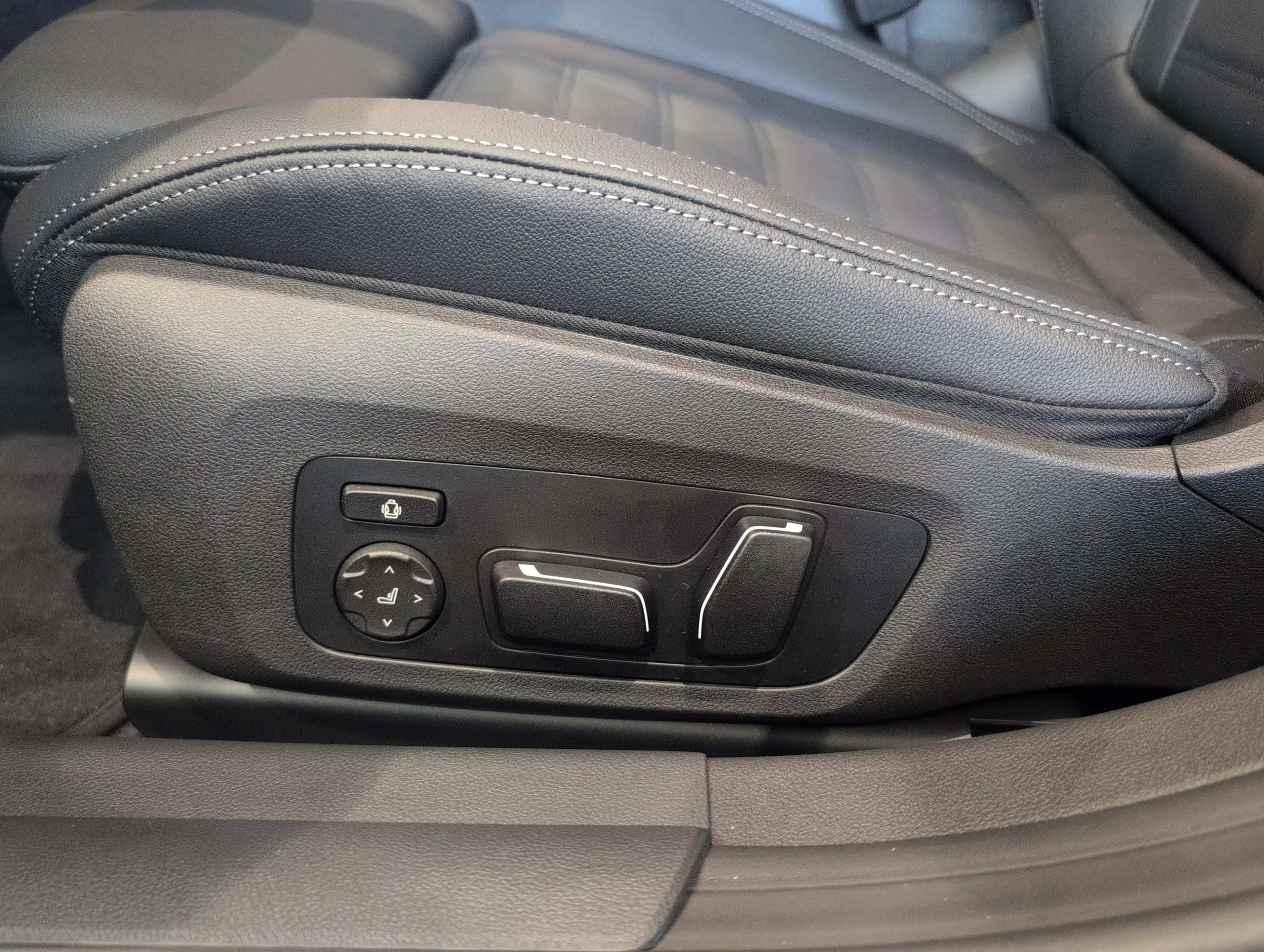 BMW i4 eDrive40 — photo 10