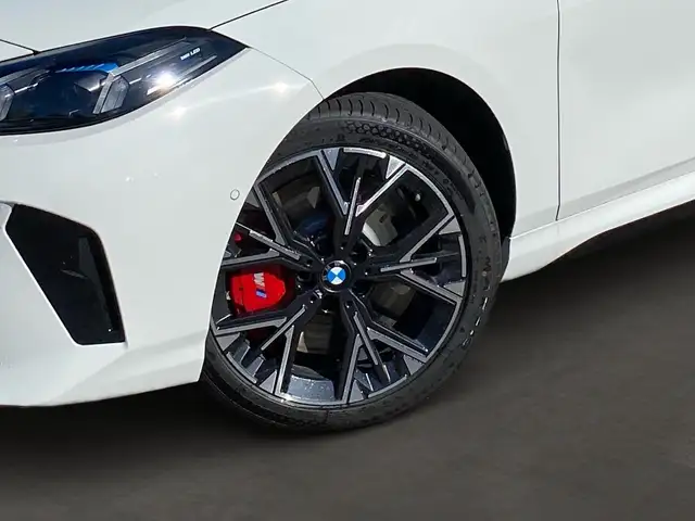 BMW 1 Series view 6