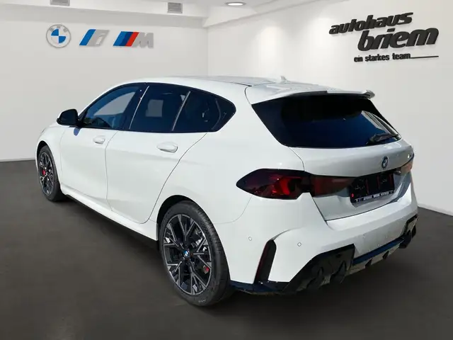 BMW 1 Series view 4