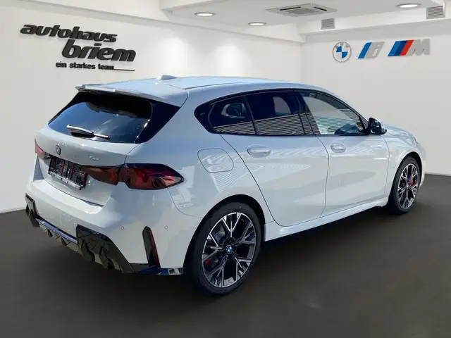 BMW 1 Series view 3