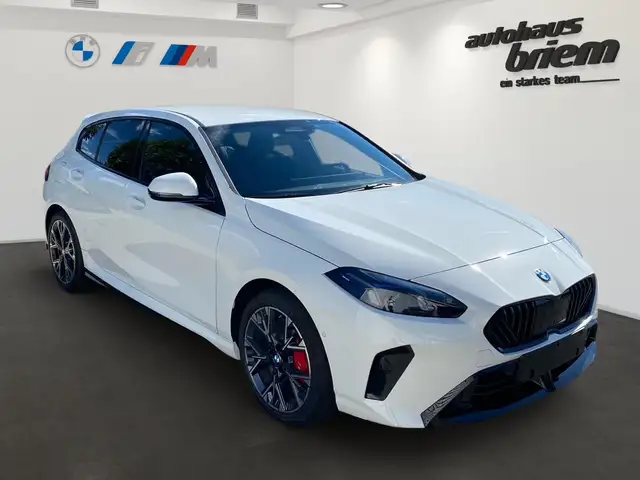 BMW 1 Series view 2