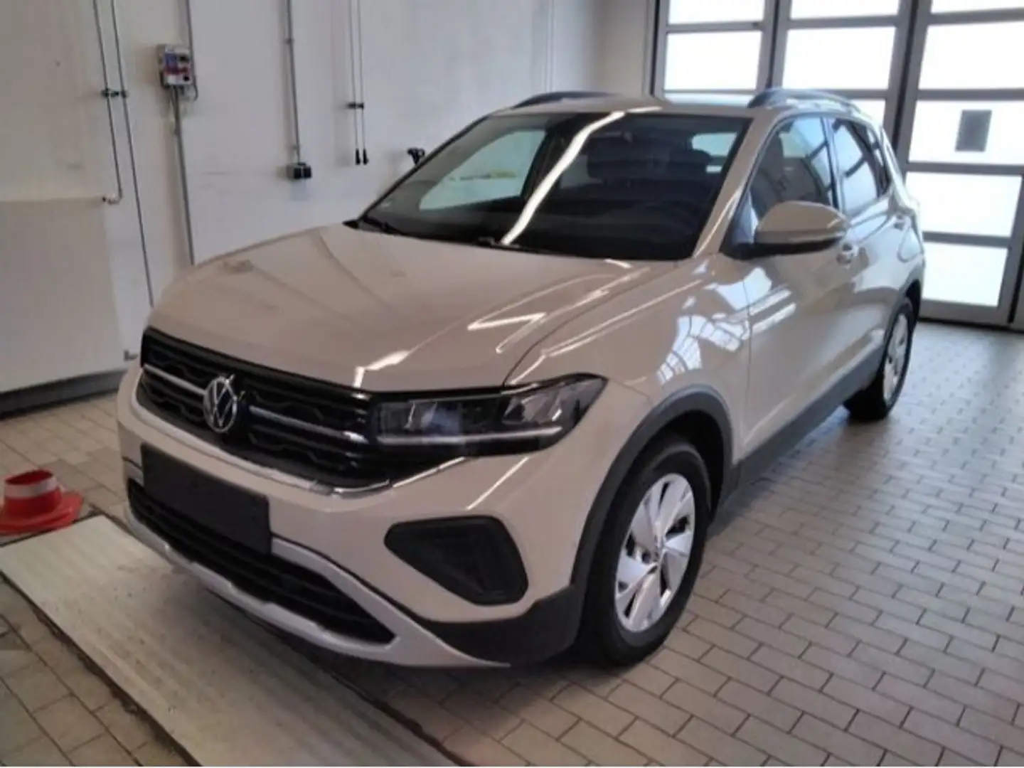 Volkswagen T-Cross Life 1.0 TSI LED NAVI PDC SHZ APP DAB+ Grau - 2