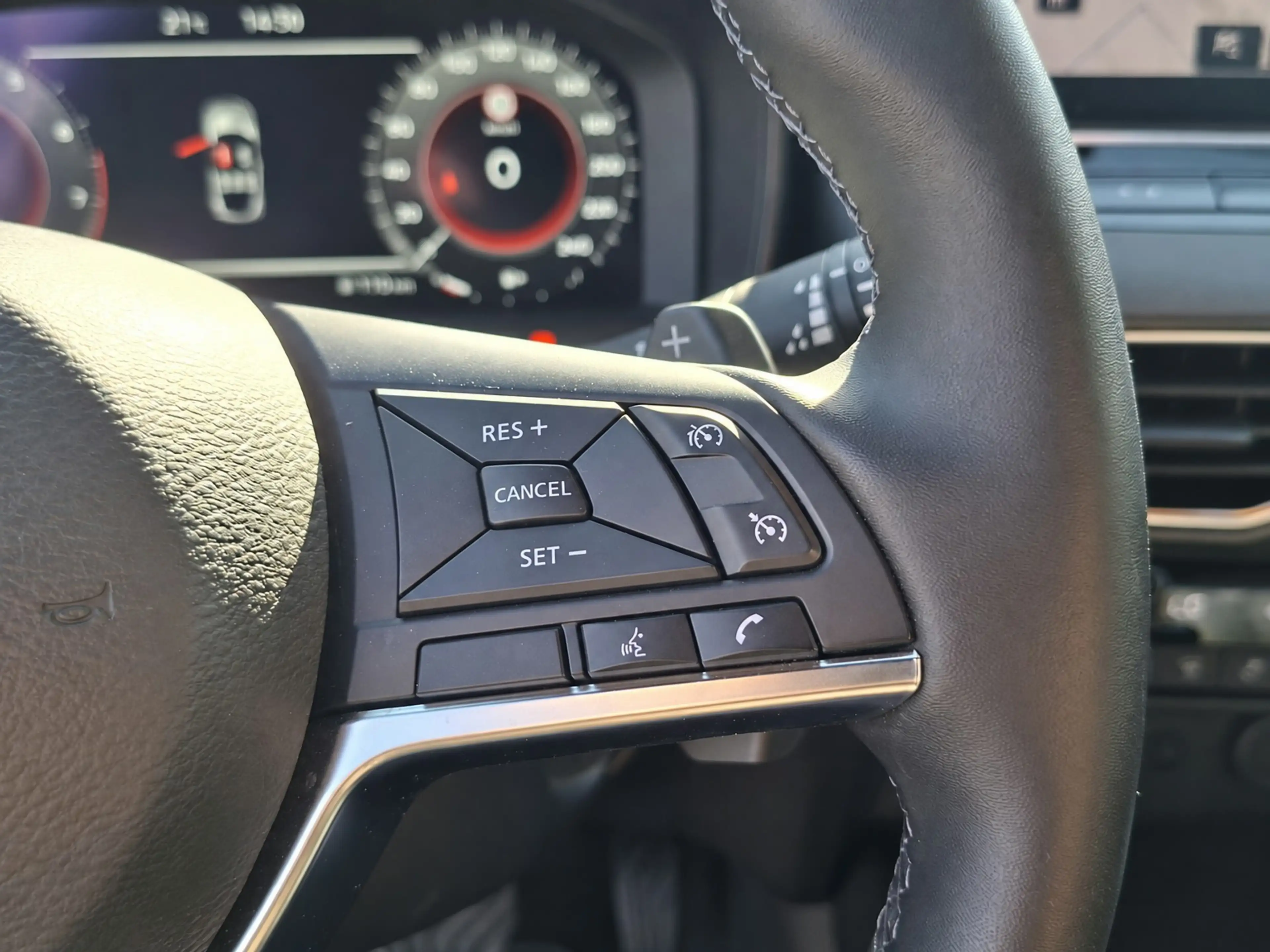 Nissan Juke 1.0 DIG-T N-Design automaat / navigatie / camera — photo 12