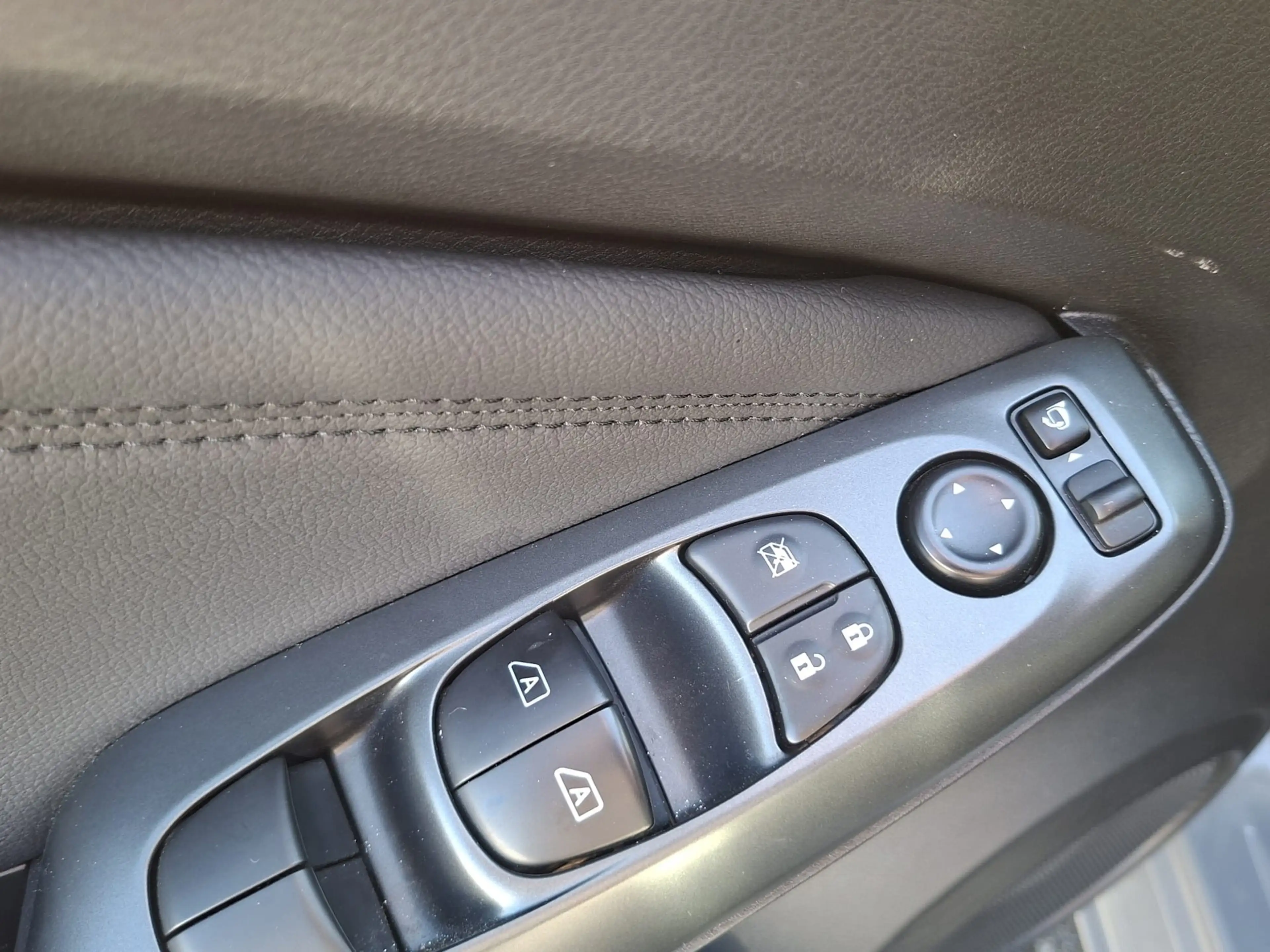 Nissan Juke 1.0 DIG-T N-Design automaat / navigatie / camera — photo 10