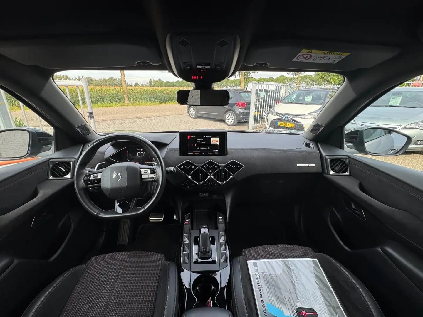 DS Automobiles DS 3 Crossback 1.2 PureTech Business AUTOMAAT / PDC / CARPLAY / C Grijs - 2