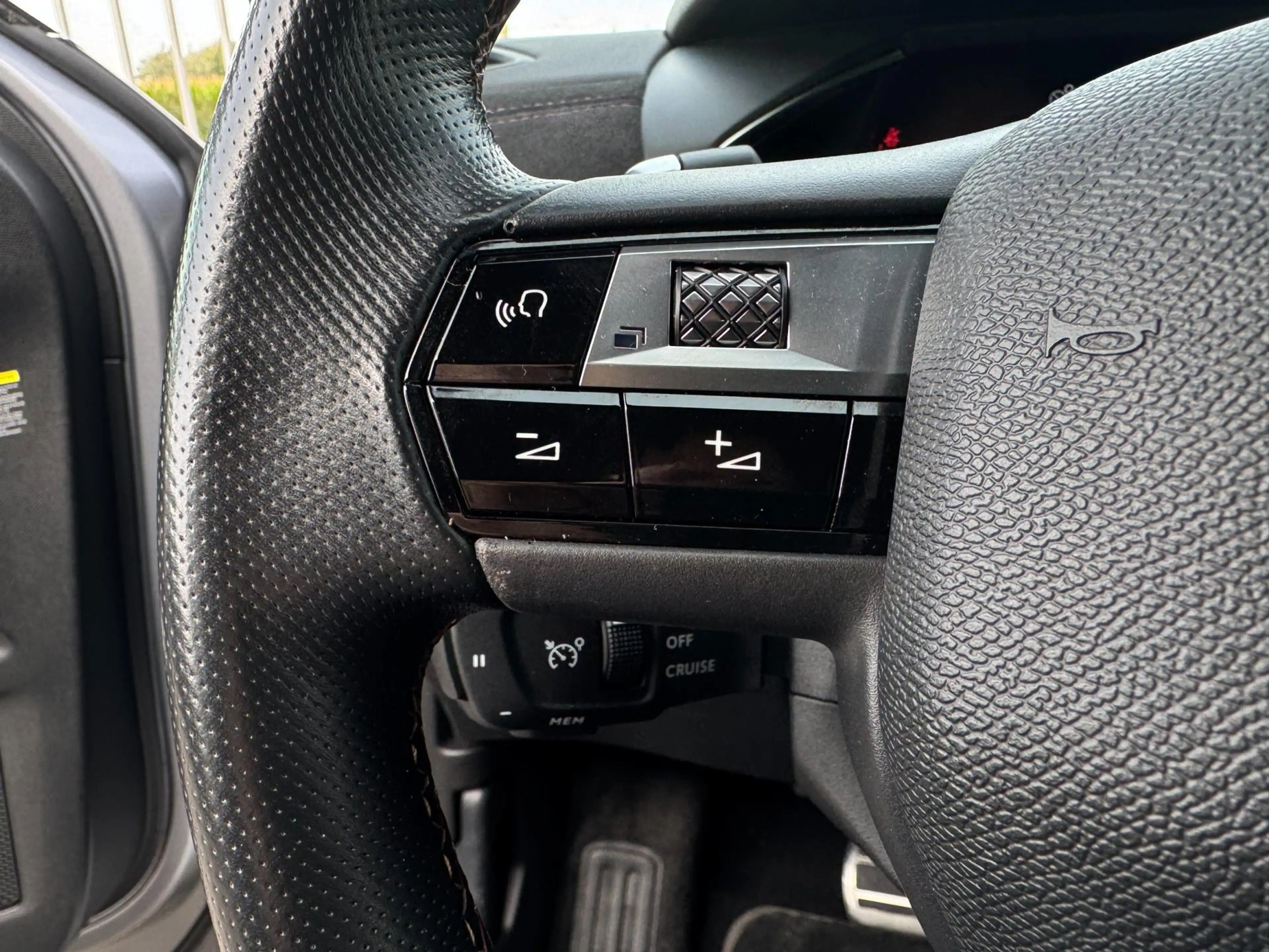 DS Automobiles DS 3 Crossback 1.2 PureTech Business AUTOMAAT / PDC / CARPLAY / C — photo 14