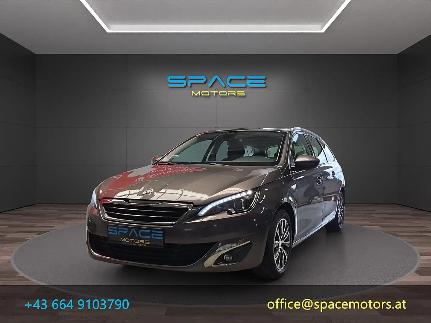 Peugeot 308 SW 1,2 PureTech Allure S&S Aut. Grau - 1