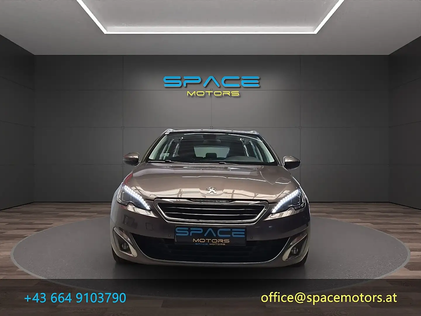 Peugeot 308 SW 1,2 PureTech Allure S&S Aut. Grau - 2