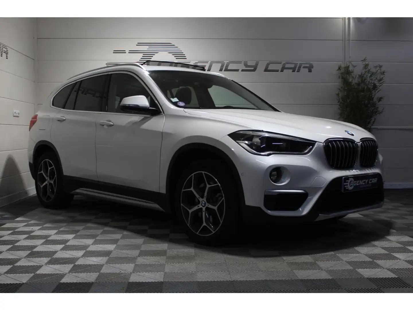 BMW X1 sDrive 20i DKG  F48 xLine Origine FR suivi BMW Blanc - 2