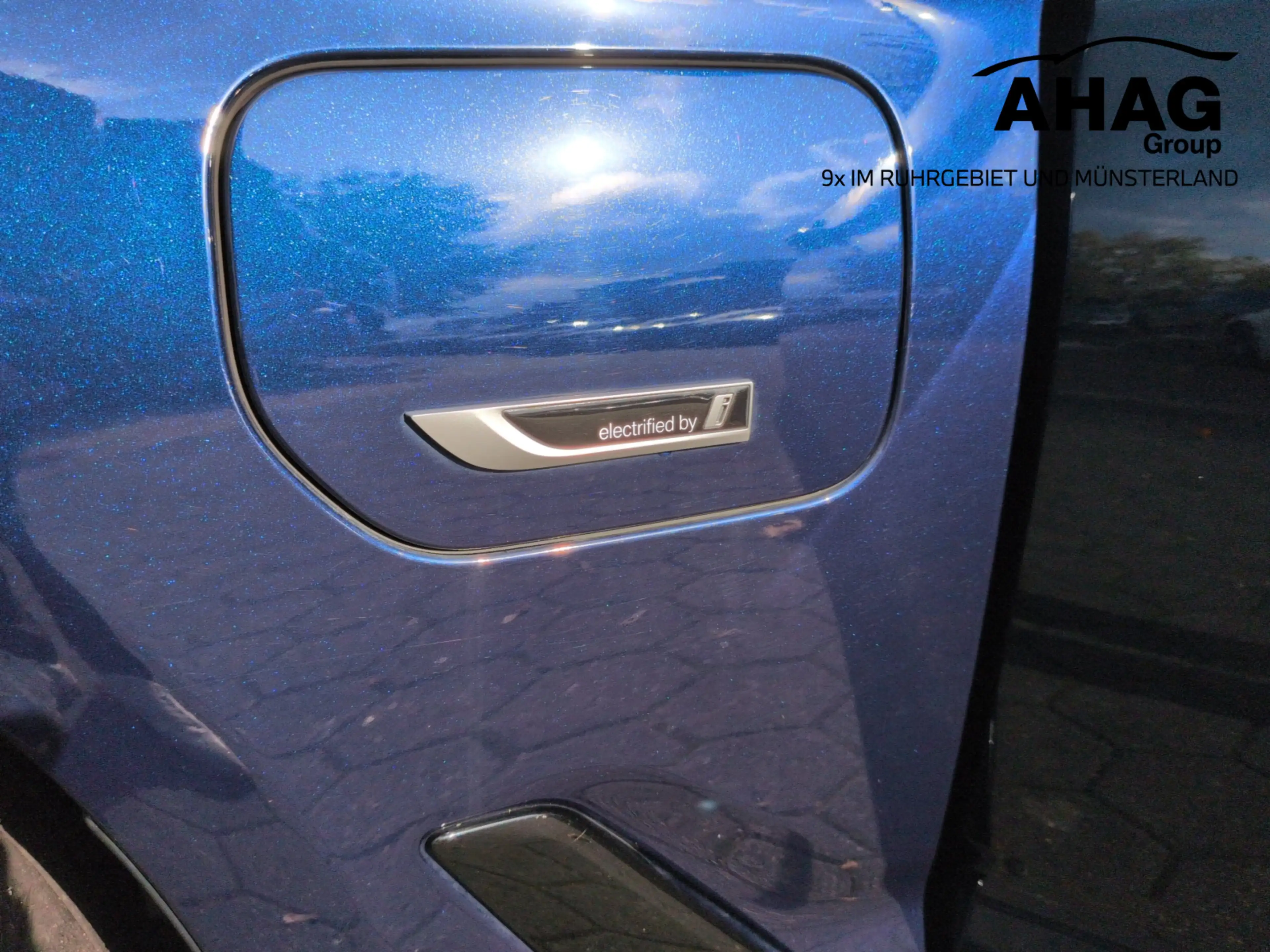 BMW 545 e xDrive Limousine — photo 13