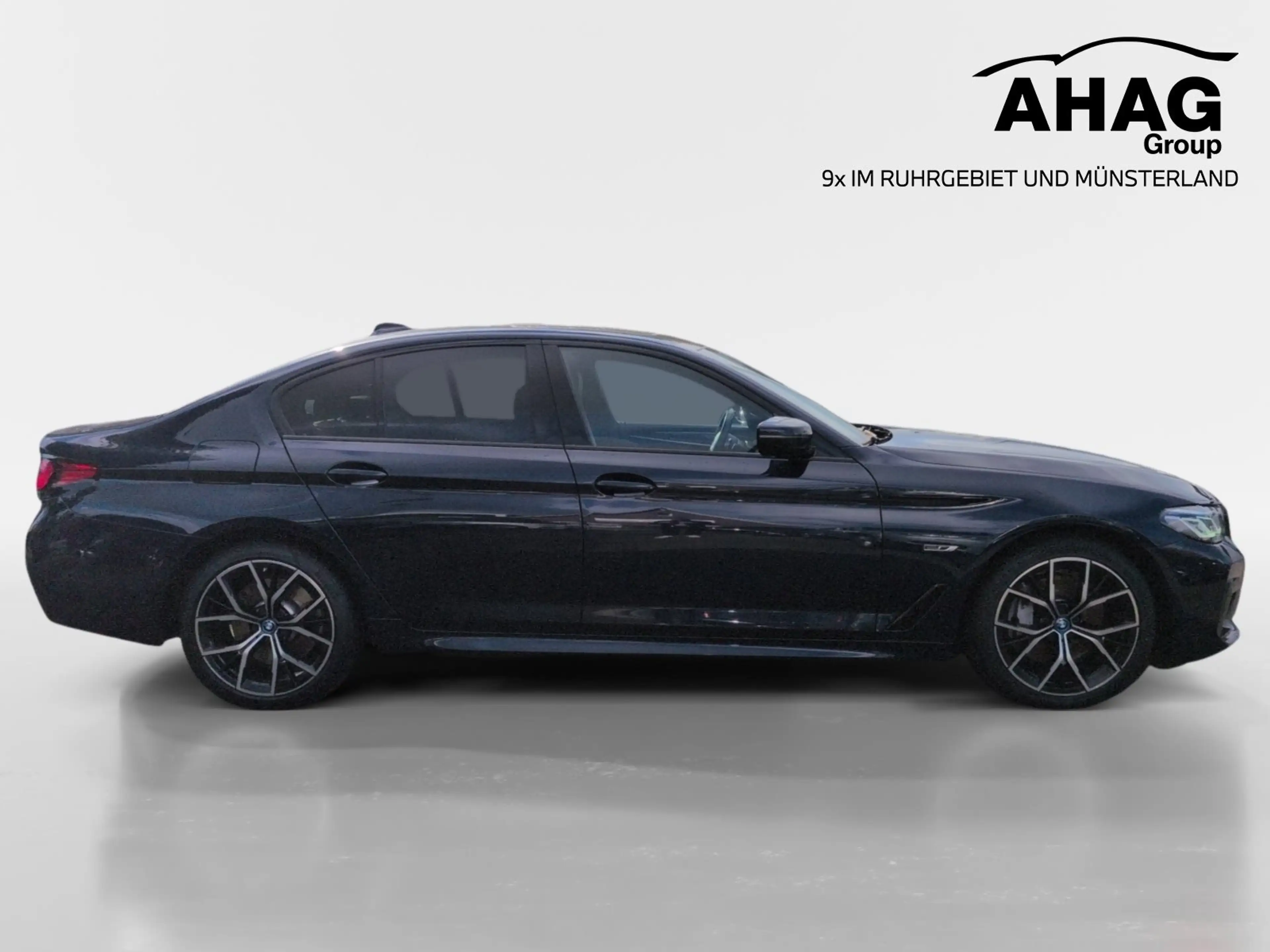 BMW 545 e xDrive Limousine — photo 3