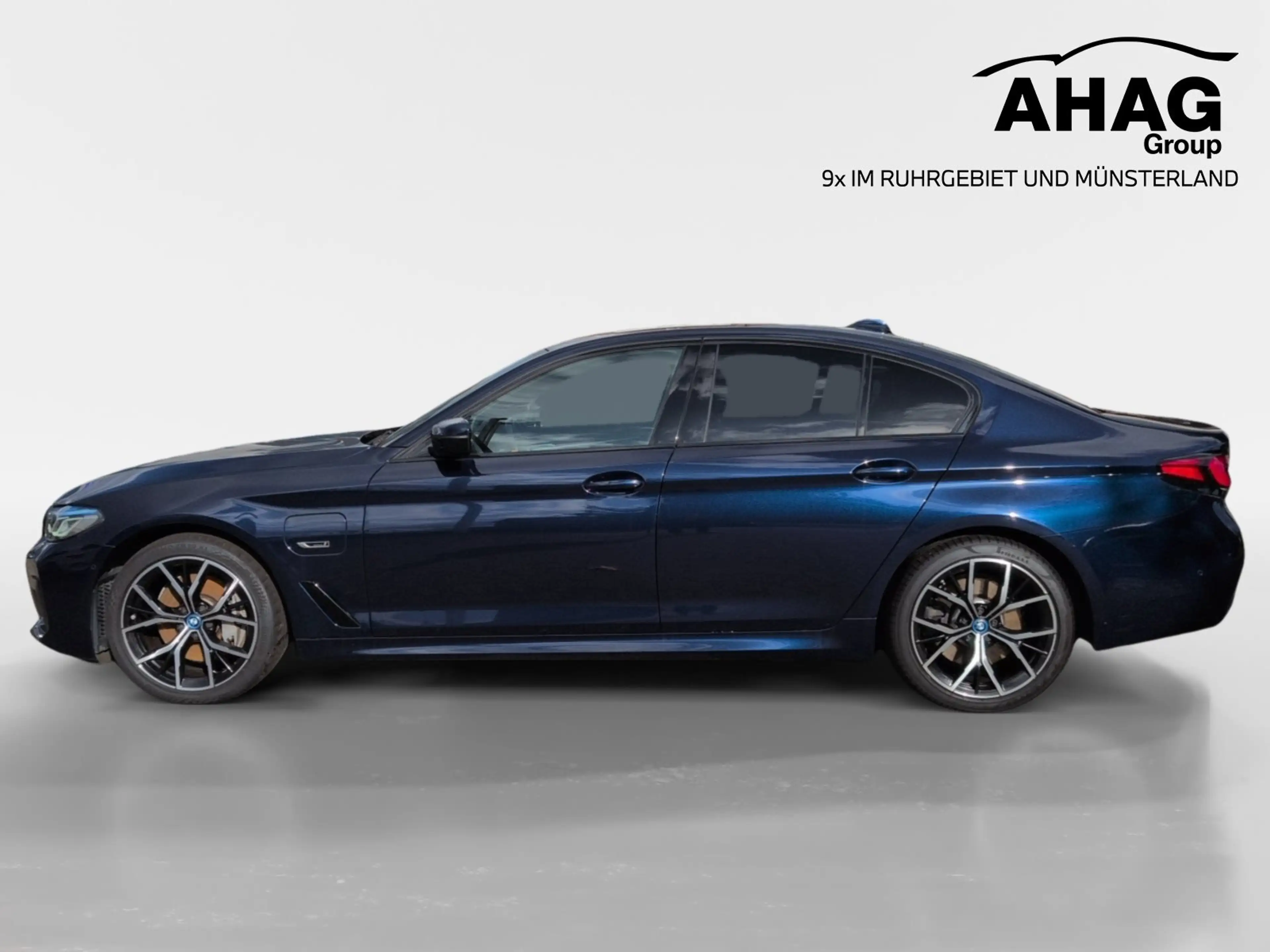 BMW 545 e xDrive Limousine — photo 6