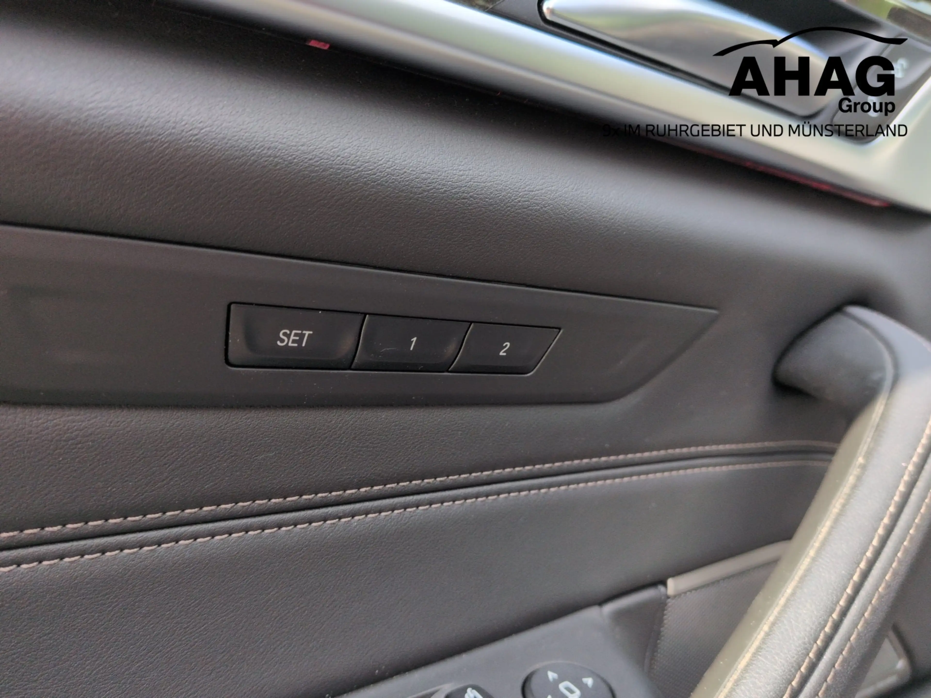 BMW 545 e xDrive Limousine — photo 15