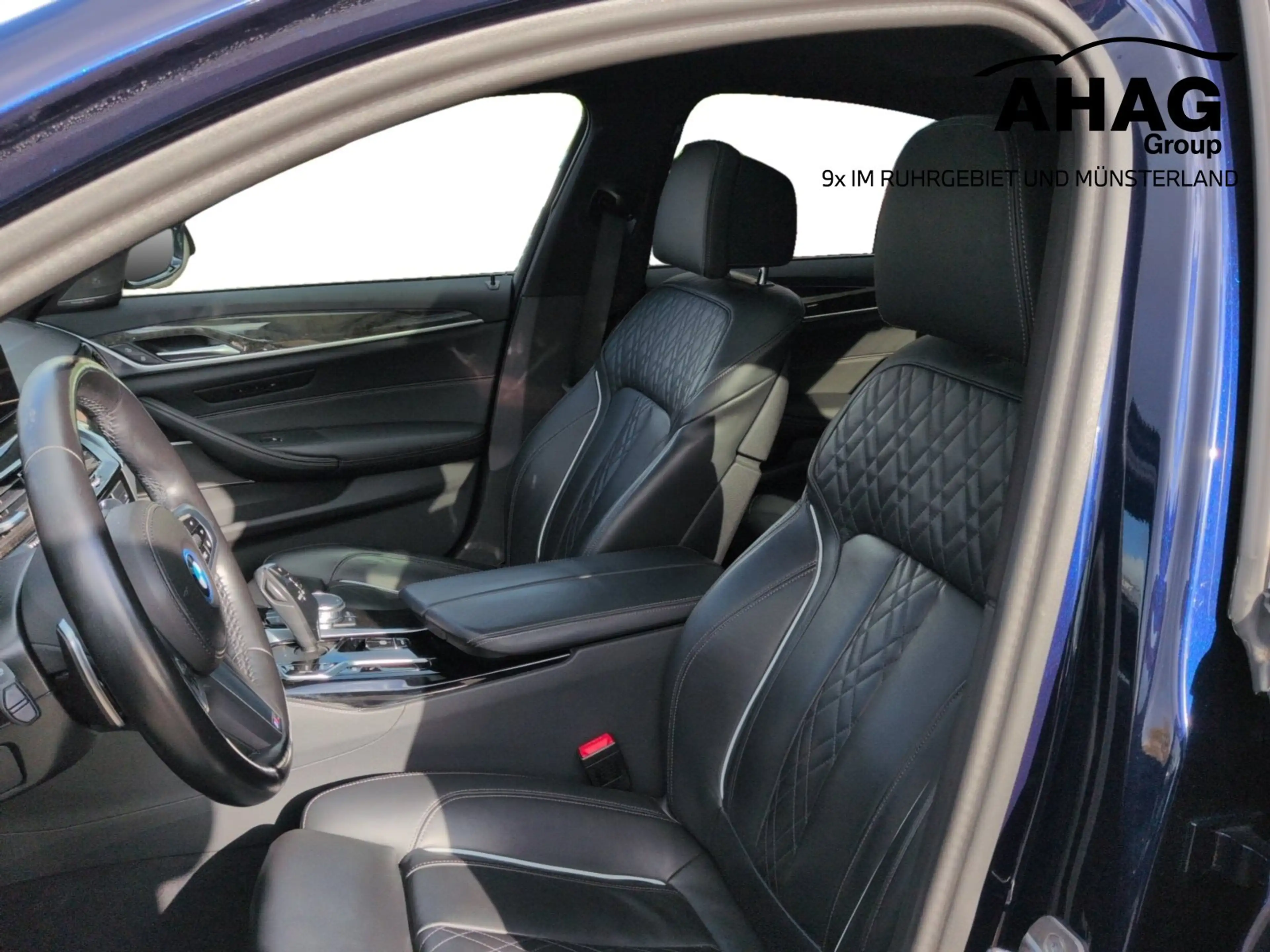 BMW 545 e xDrive Limousine — photo 7
