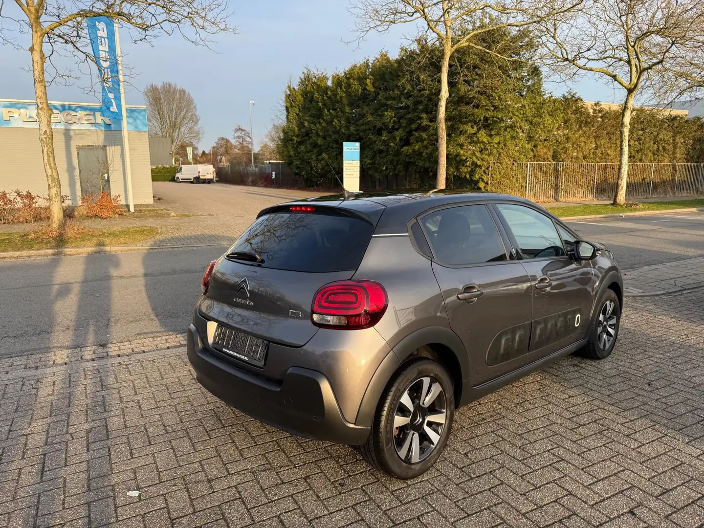 Citroen C3 1.2 PureTech S&S Business Automaat, Panodak, 12 mn Grau - 2