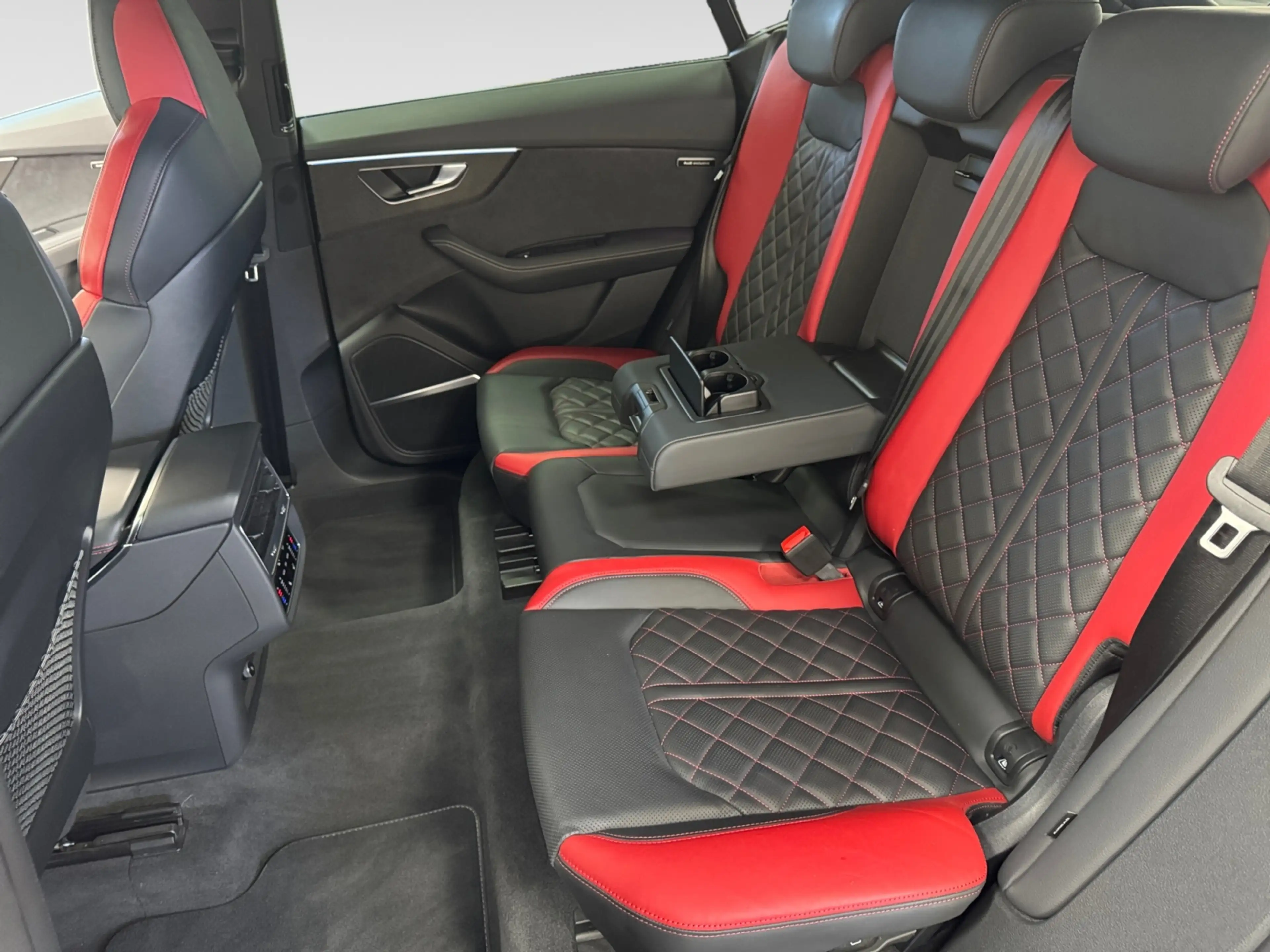 Audi SQ8 4.0 TFSI quattro AHK Pano Carbon Nachtsicht ACC 3 — photo 9