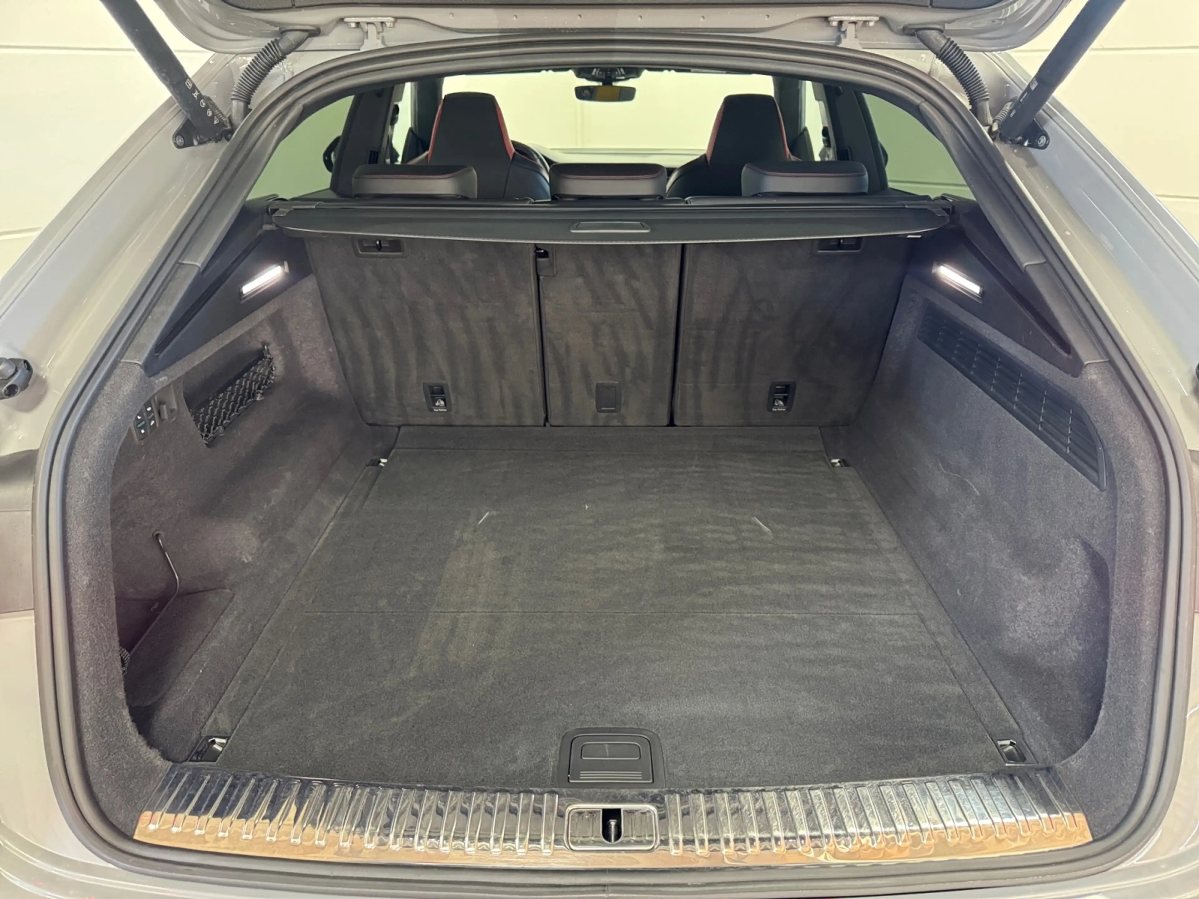 Audi SQ8 4.0 TFSI quattro AHK Pano Carbon Nachtsicht ACC 3 — photo 11