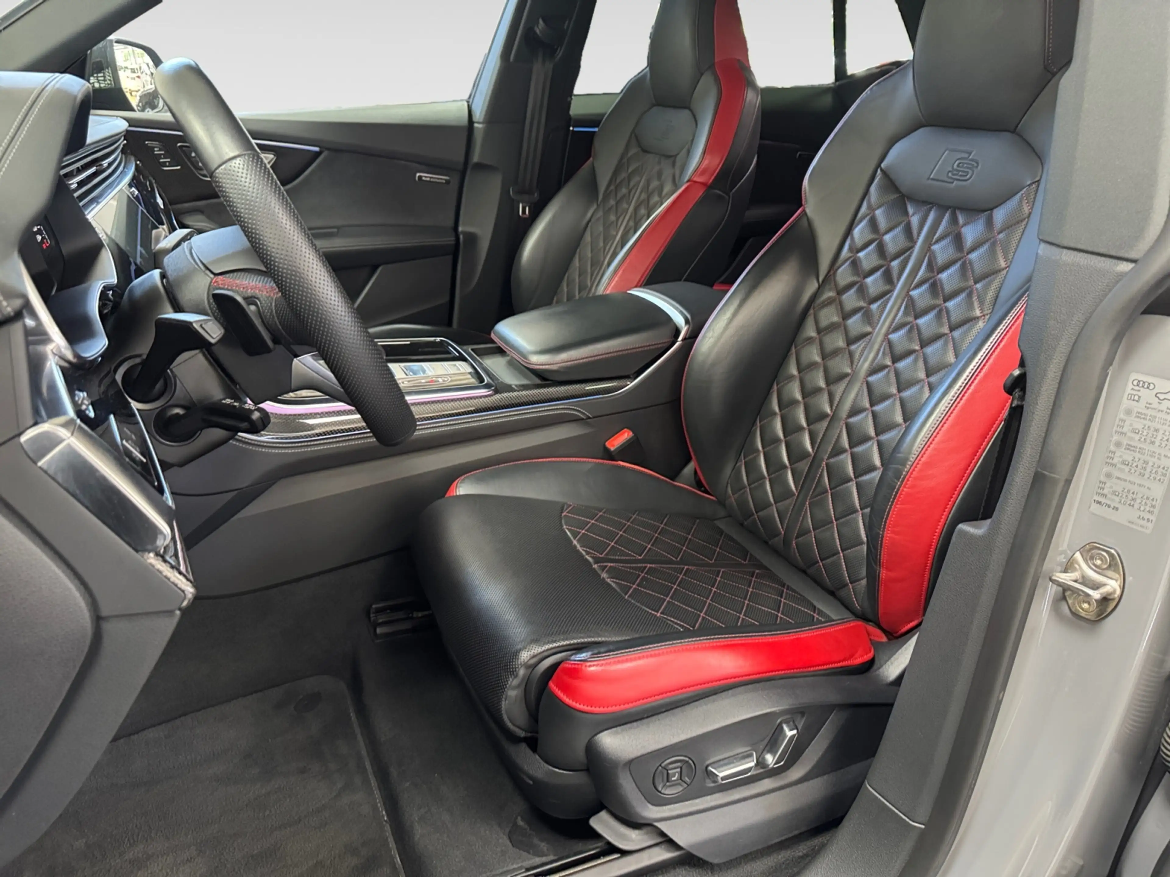 Audi SQ8 4.0 TFSI quattro AHK Pano Carbon Nachtsicht ACC 3 — photo 8