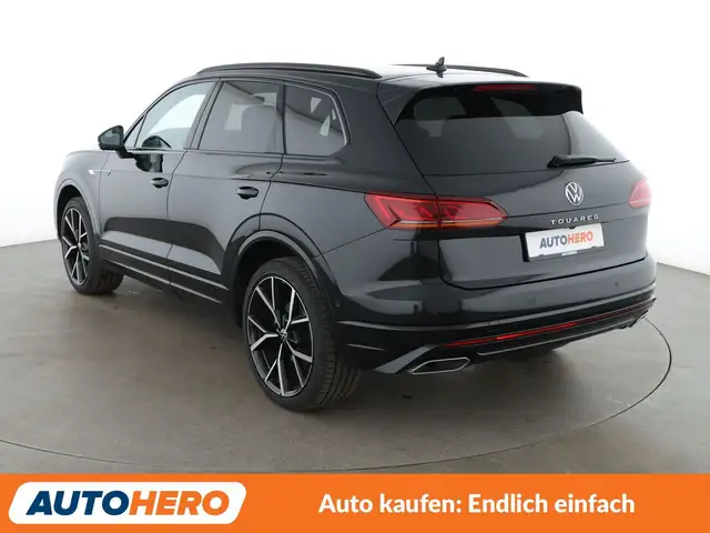 Volkswagen Touareg view 4