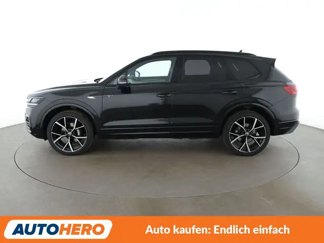 Volkswagen Touareg view 3