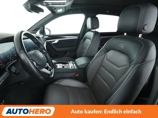 Volkswagen Touareg view 10