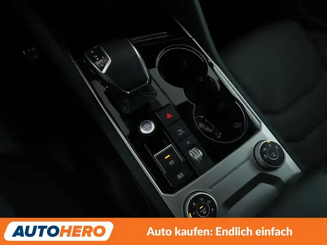 Volkswagen Touareg view 28