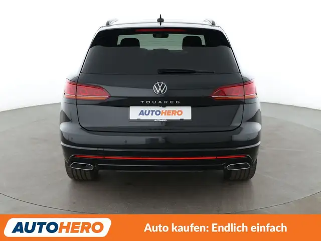 Volkswagen Touareg view 5