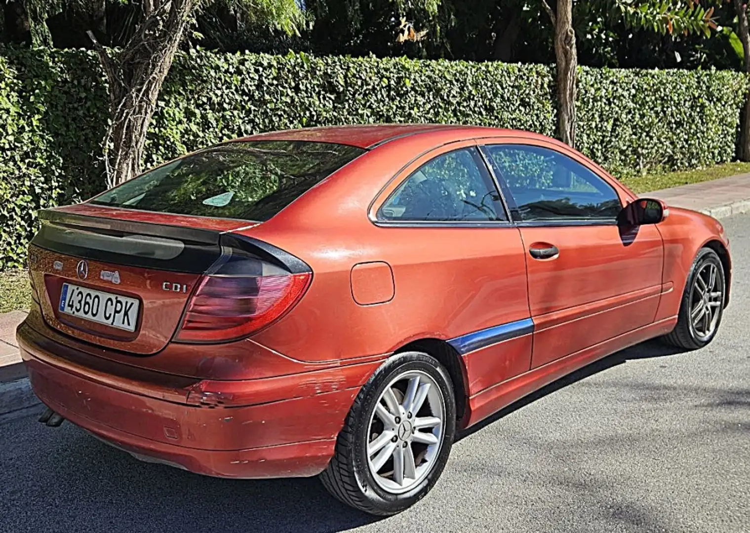 Mercedes-Benz C 200 Sportcoupé CDI Rojo - 2