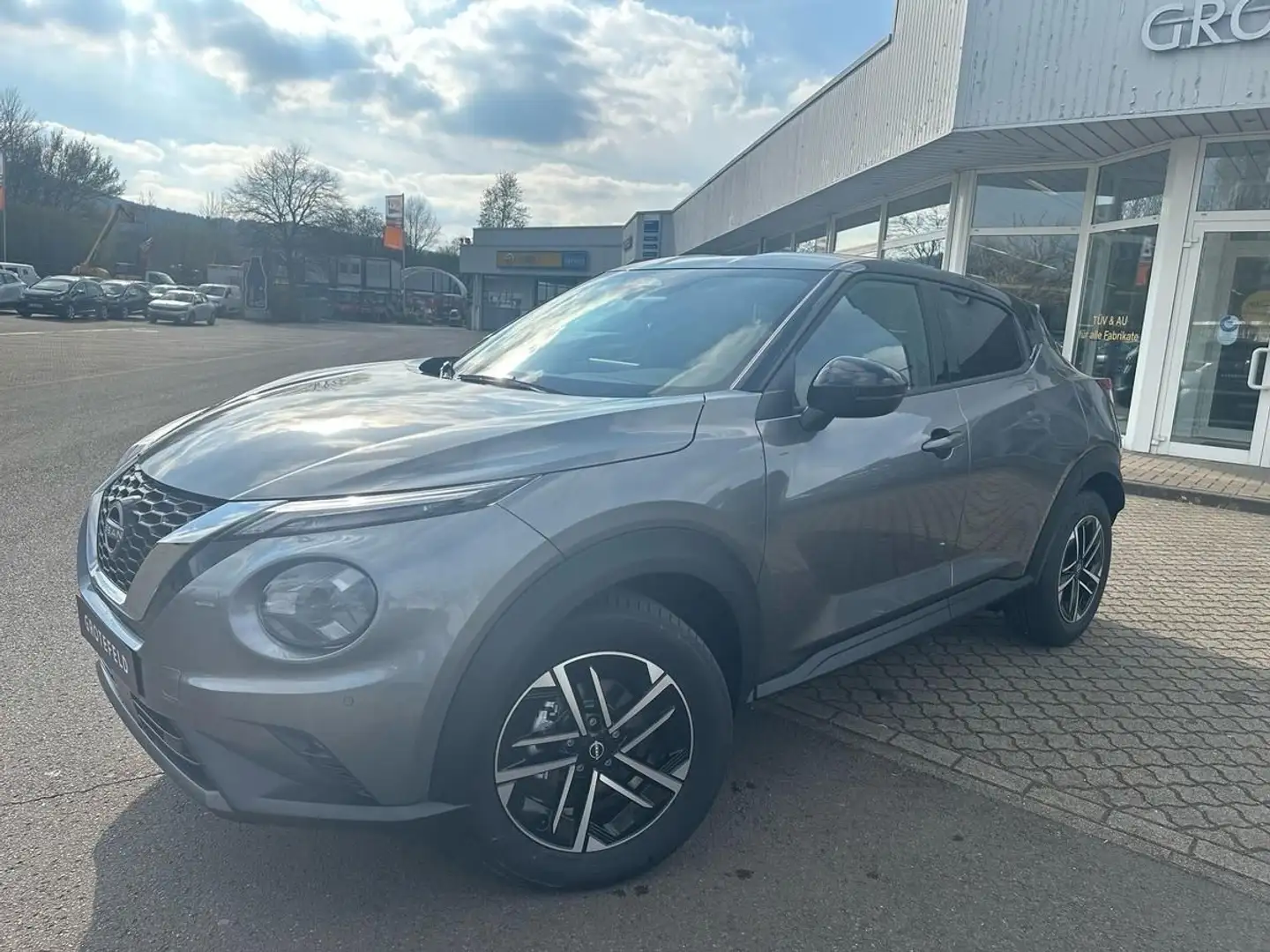 Nissan Juke 1.0 DIG-T N-Connecta Navi + Rückfahrkamera Grau - 2