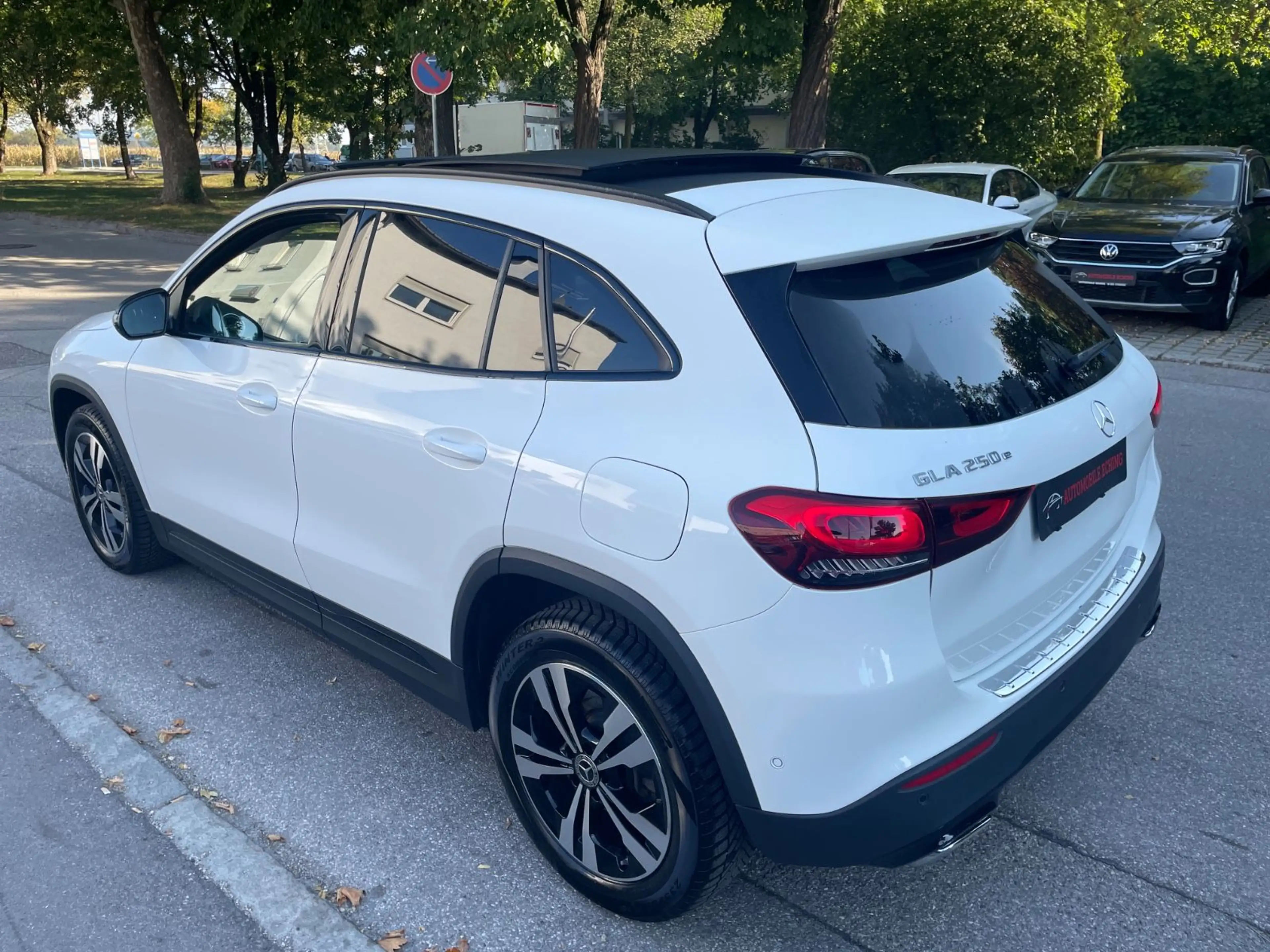 Mercedes-Benz GLA 250 e EQ*Pano*Navi*Kamera*LED*Leder*HeadUp* — photo 3
