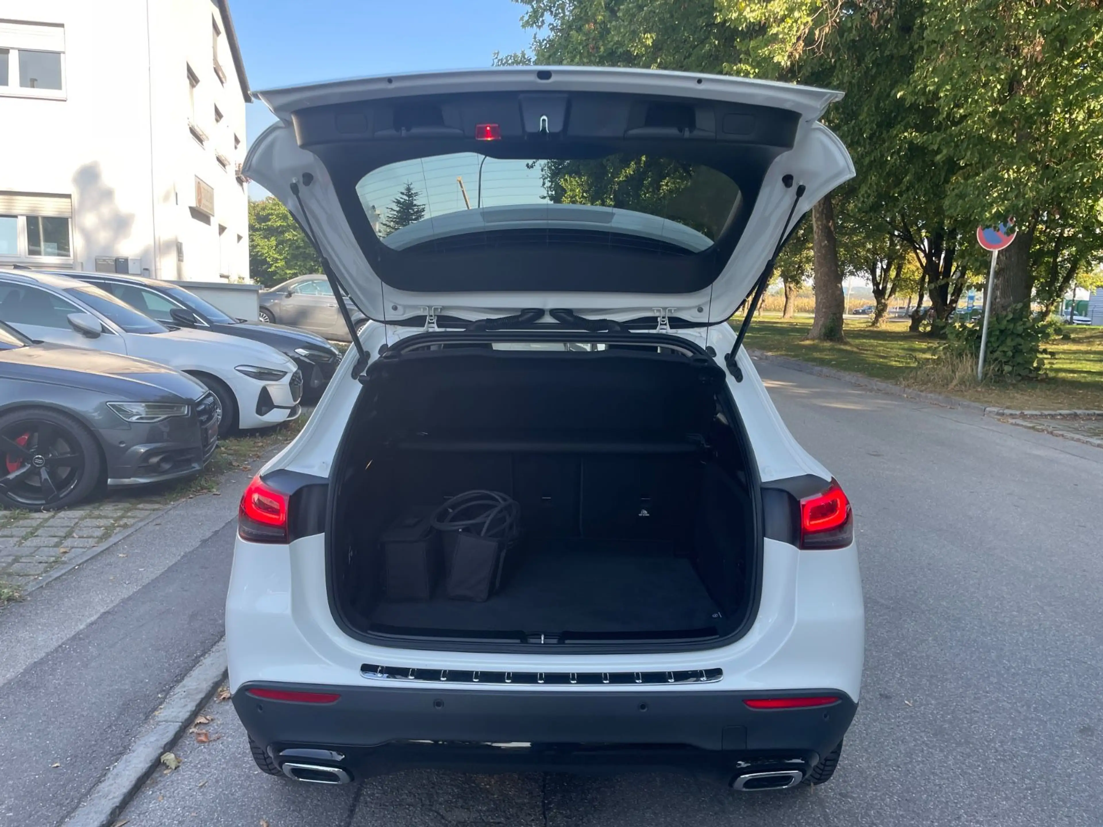 Mercedes-Benz GLA 250 e EQ*Pano*Navi*Kamera*LED*Leder*HeadUp* — photo 15