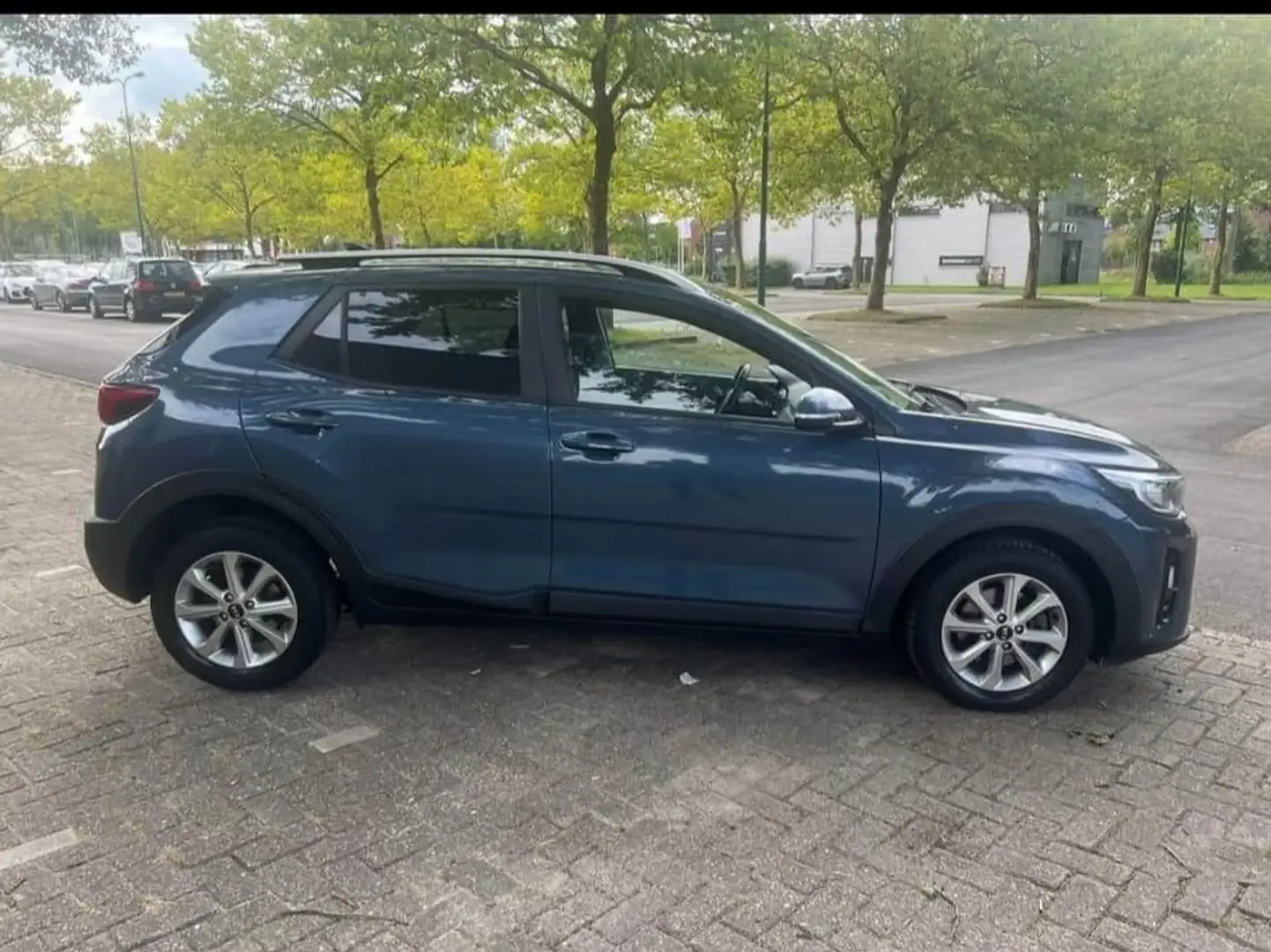 Kia Stonic Stonic 1.2 MPi C.Pl.L. Nav. Modrá - 1