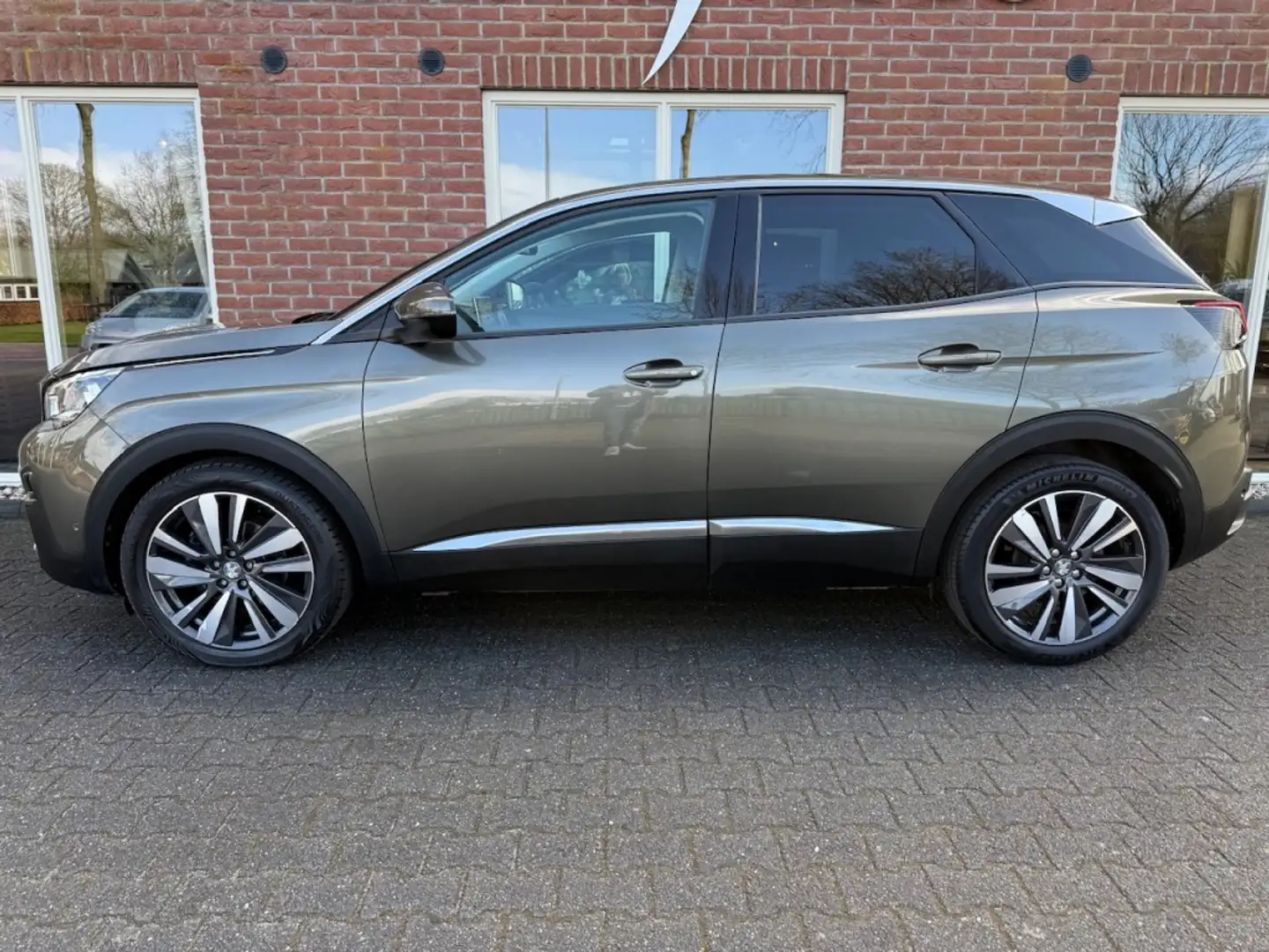 Peugeot 3008 1.2 PureTech BL Prem NIEUWE APK / TREKHAAK / CAMER Grau - 2