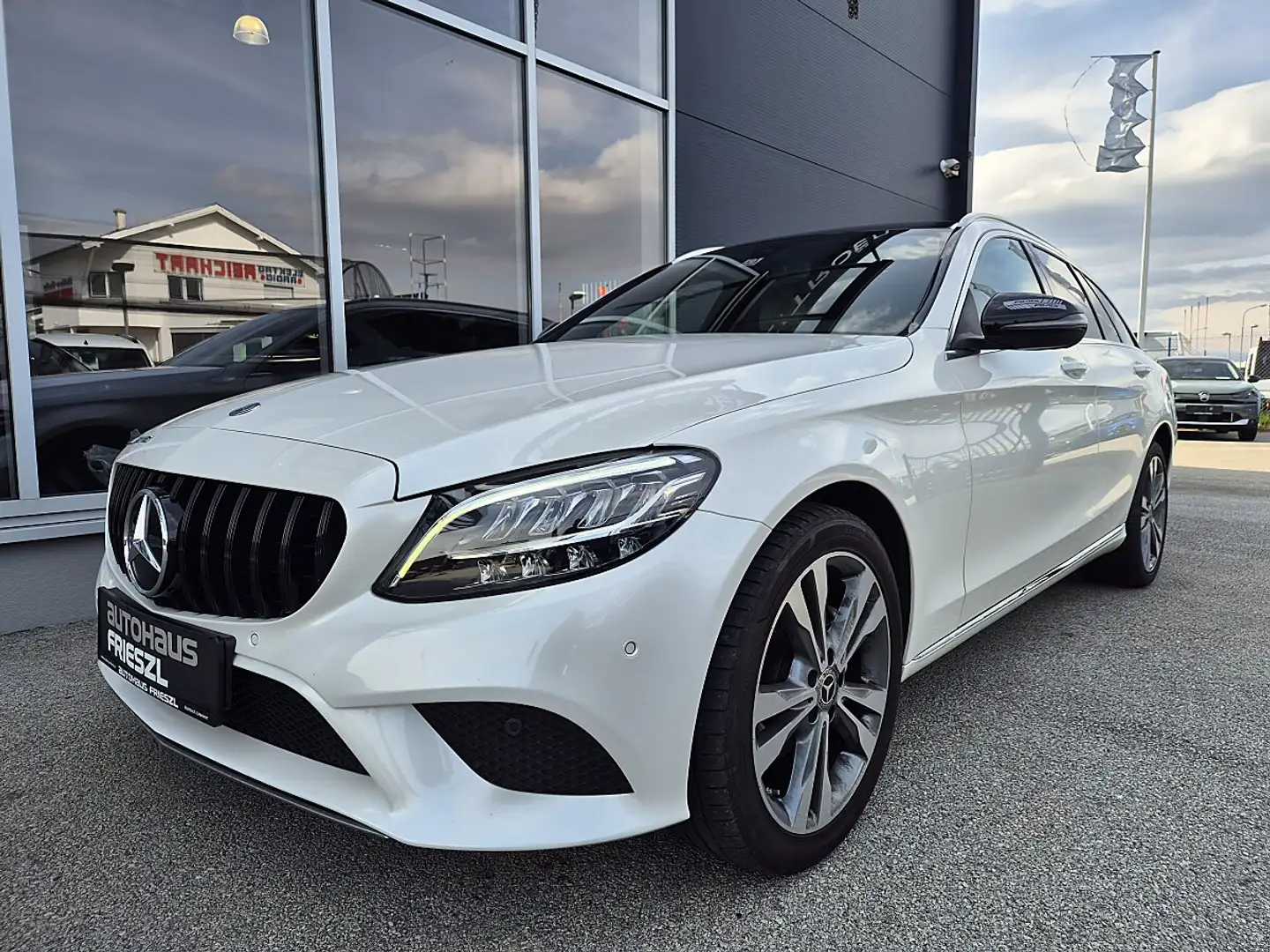 Mercedes-Benz C 220 d T Aut. AVANTGARDE, Leder, SR/WR Weiß - 1
