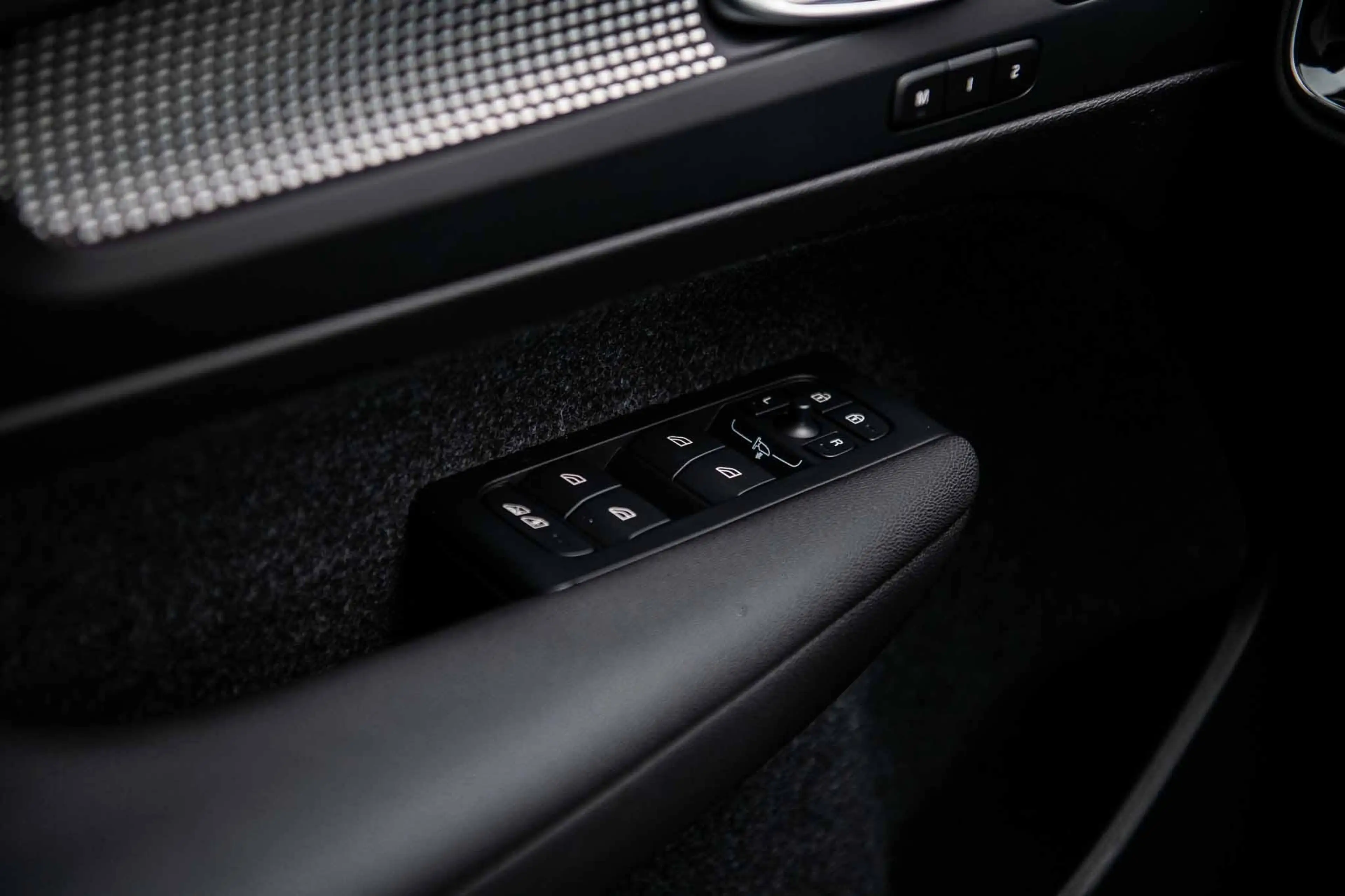 Volvo EC40 Single Motor Extended Range Ultra | Black Edition — photo 10