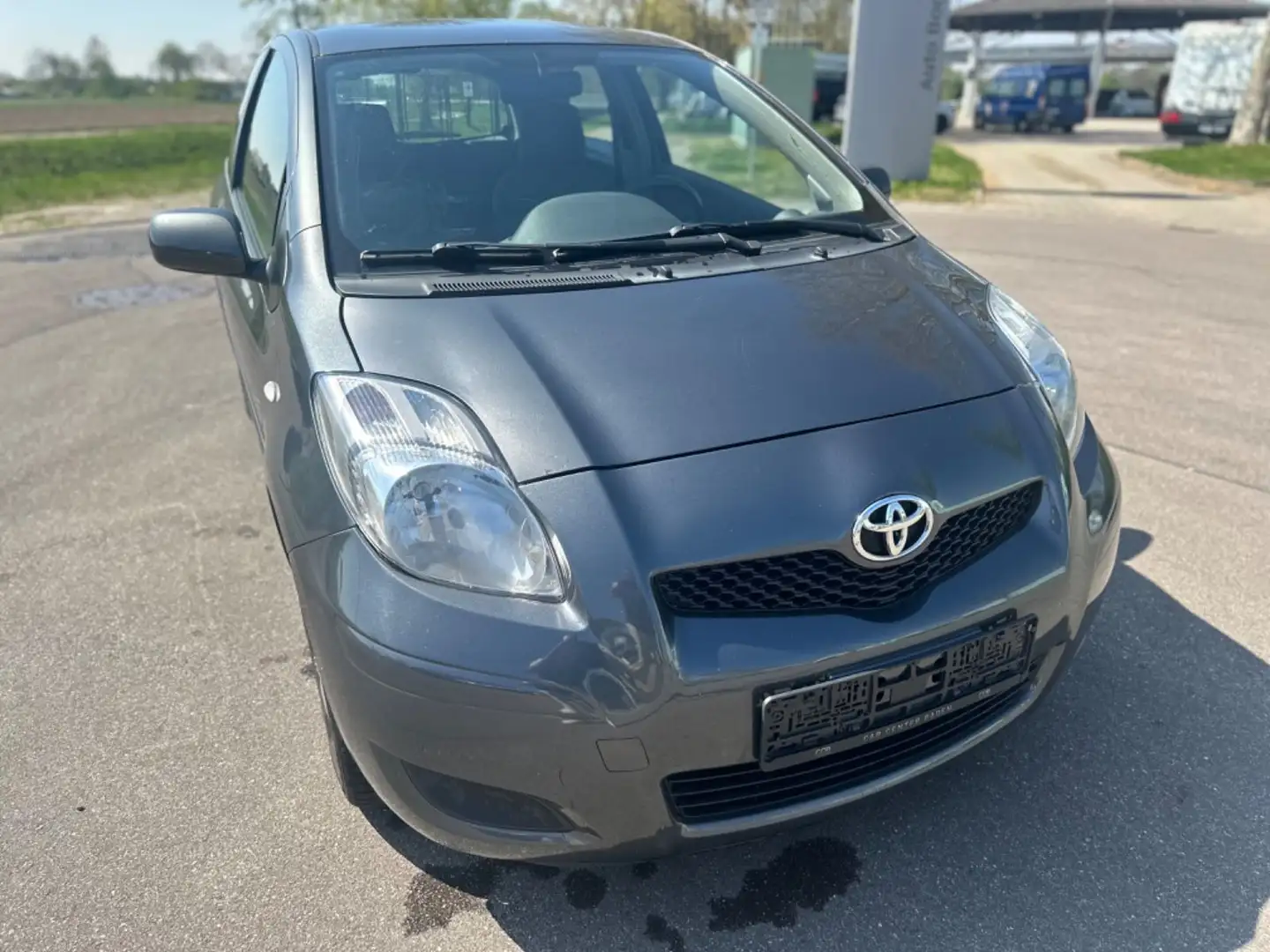 Toyota Yaris 1.33i Sol Grau - 2