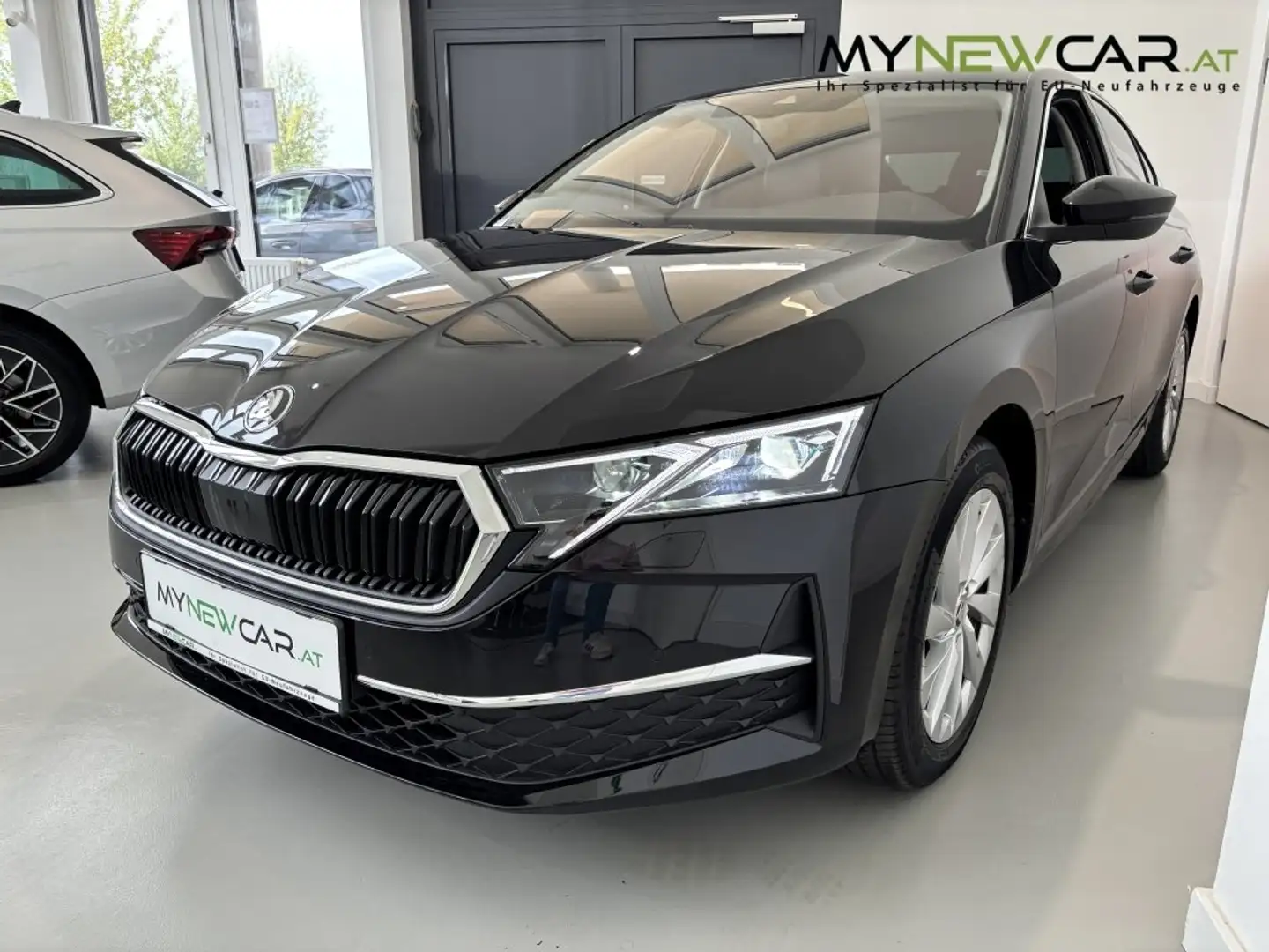 Skoda Octavia Selection 1,5 TSI mHEV DSG | Lounge Matrix ACC Schwarz - 2