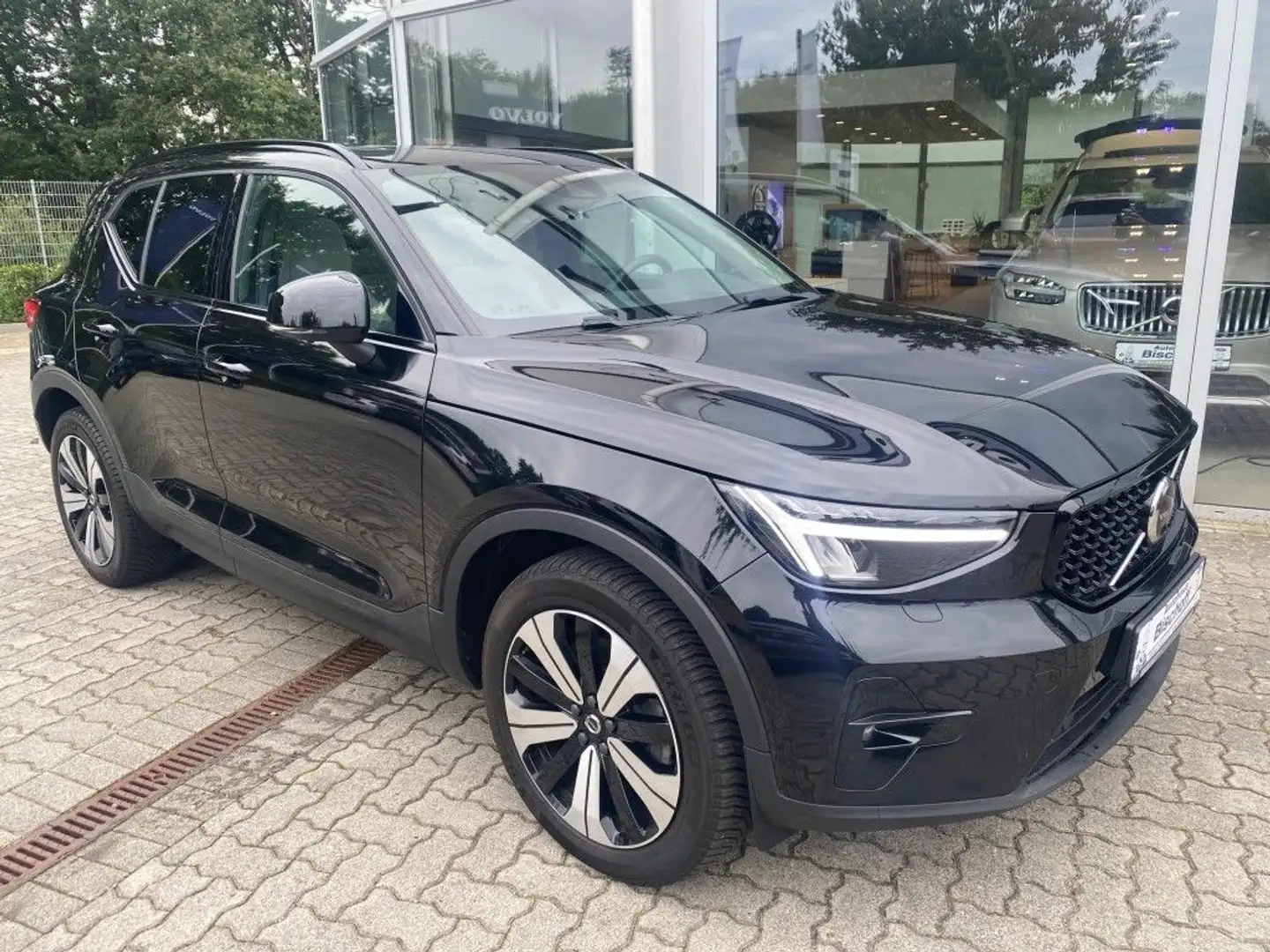 Volvo XC40 T5 Recharge DKG Ultimate Dark Schwarz - 2