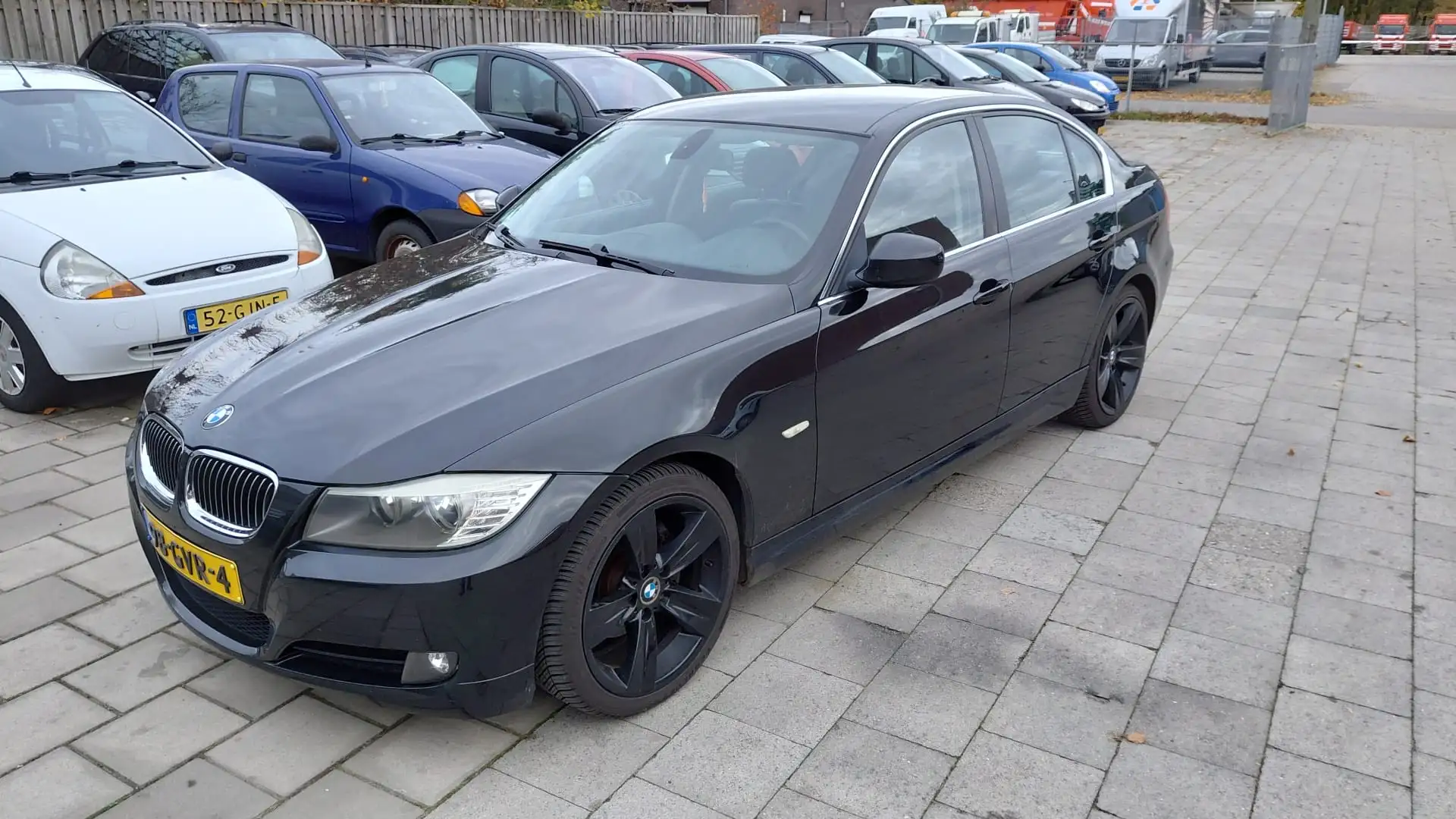 BMW 330 318i Business Line Zwart - 1