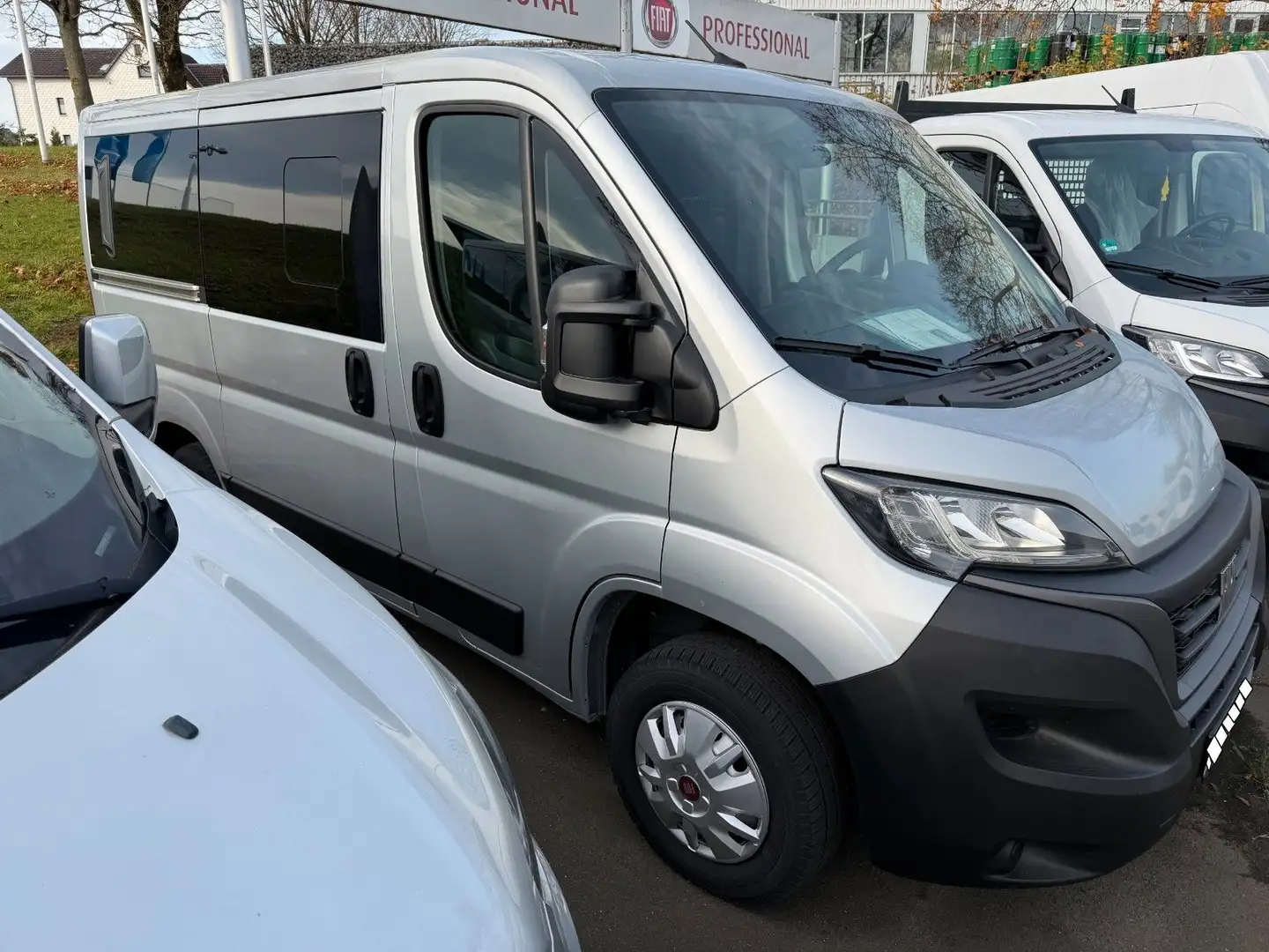 Fiat Ducato Kombi 140 L1H1 9 Sitzer Automatik Navi Gris - 2