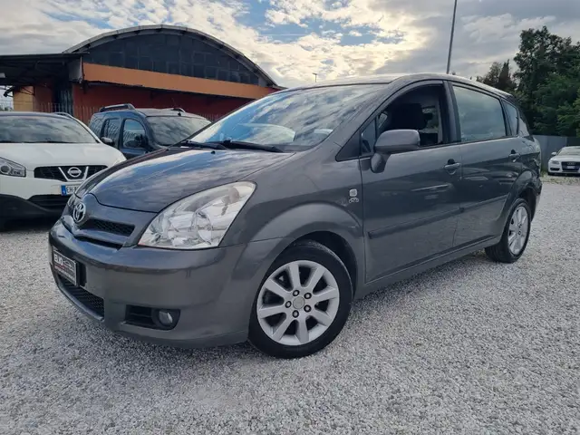 Toyota Corolla Verso D-40 Sol