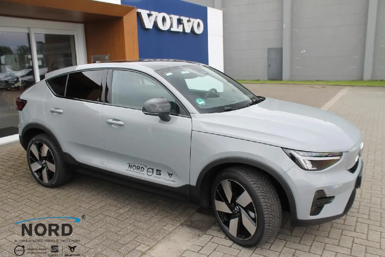 Volvo C40 Plus Recharge Pure Electric 2WD Grau - 2