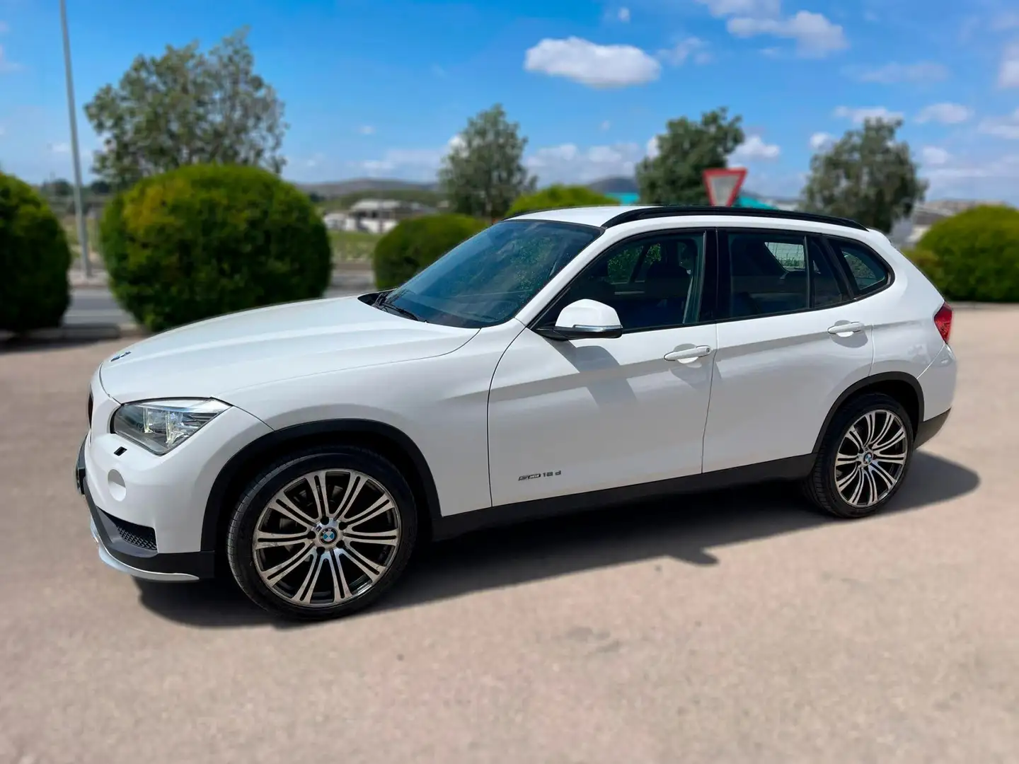 BMW X1 sDrive 18dA Blanco - 2
