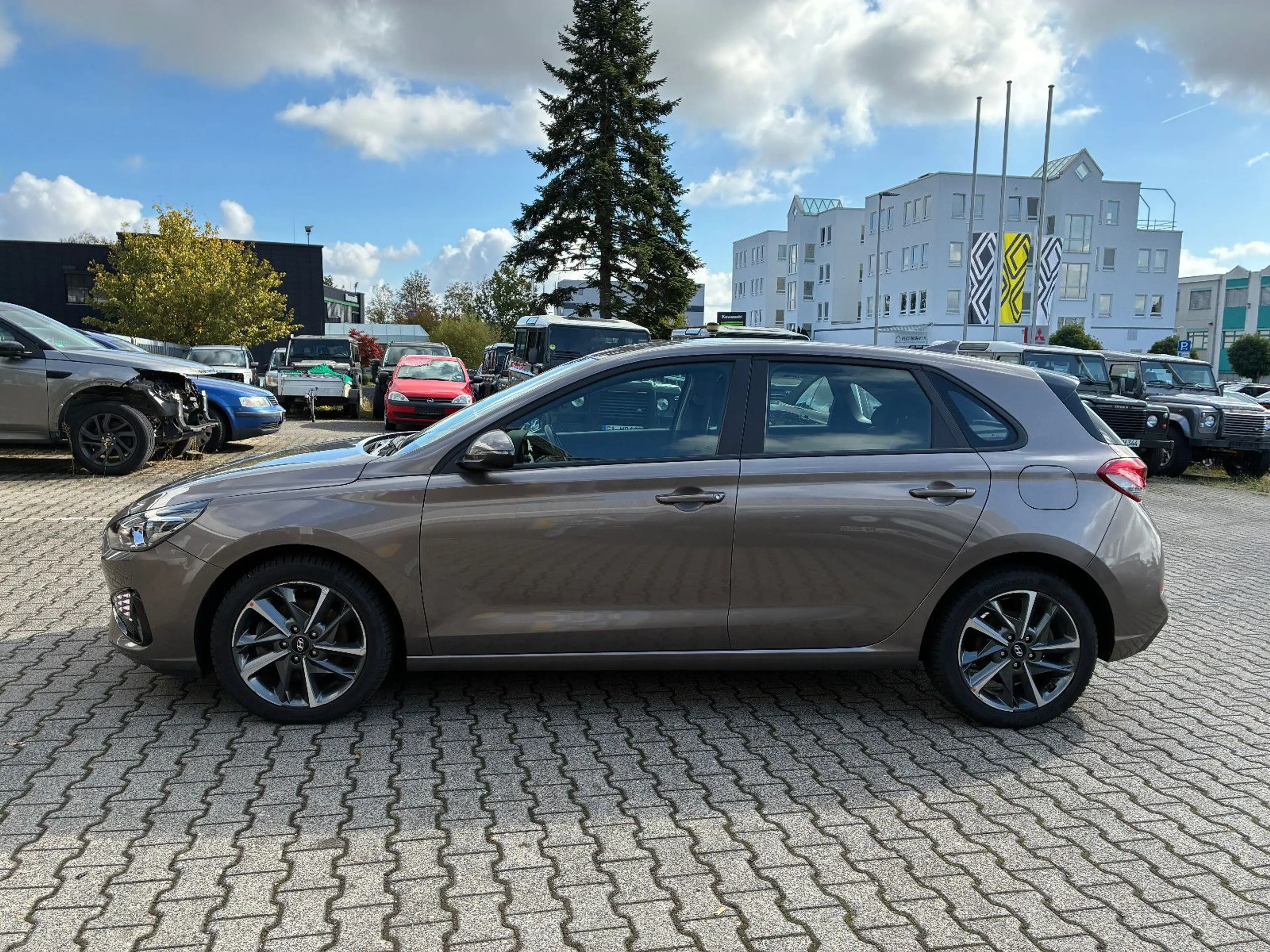 Hyundai i30 Automatik, Navigation, Tüv neu — photo 4